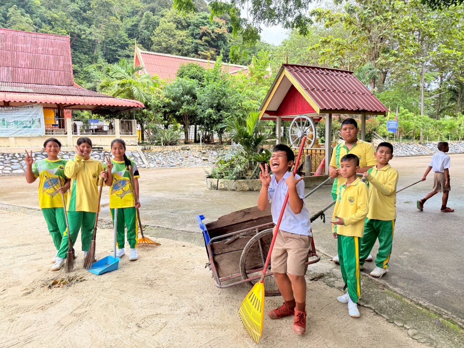 ชมรมพุทธรักษา จังหวัดปัตตานี จัดหล่อหลอมนักเรียนที่ผ่านการอบรมค่ายต้นกล้าสันติภาพจังหวัดชายแดนใต้