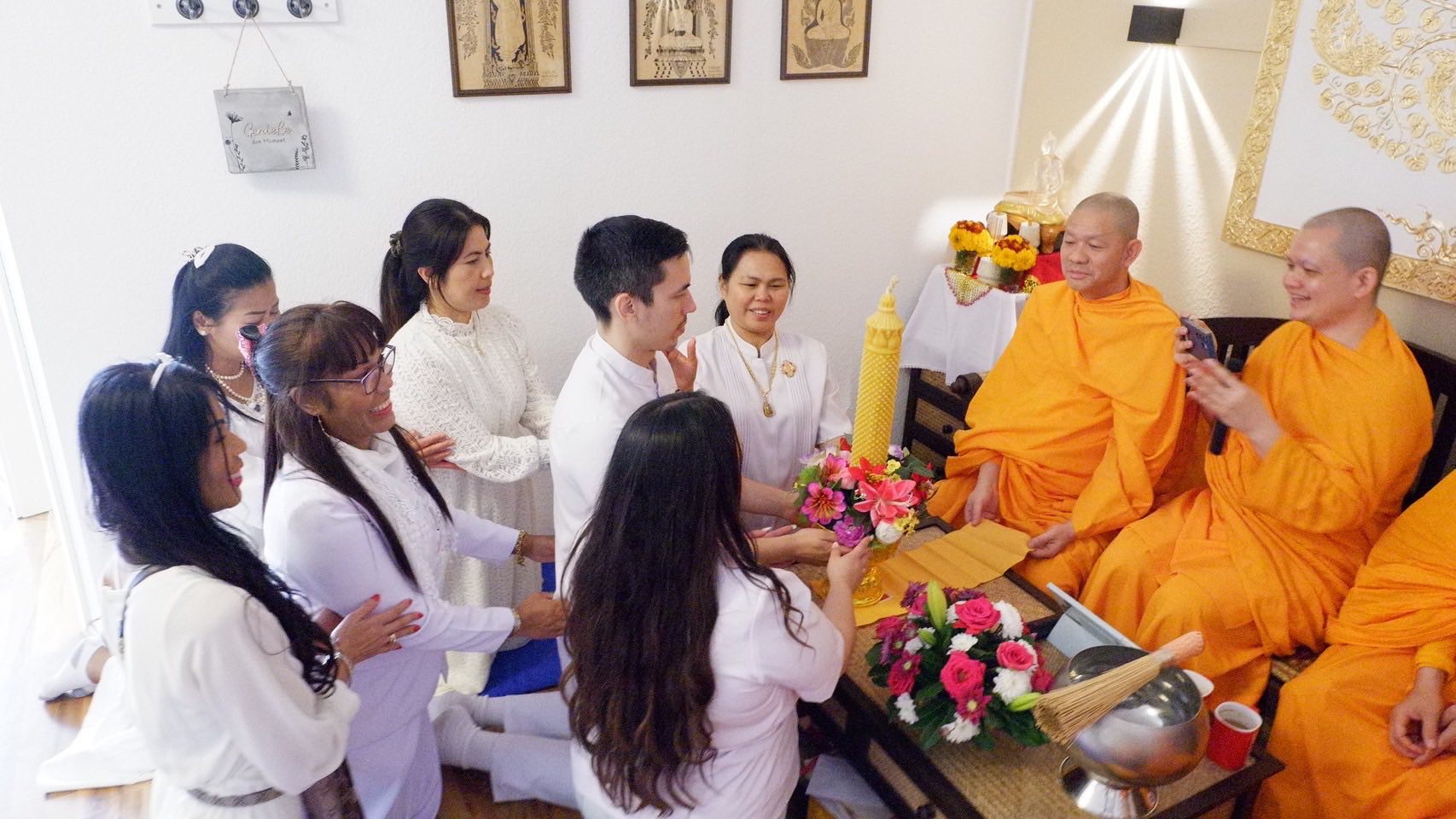 คณะสงฆ์วัดพุทธนอร์ดไรน์-เวสท์ฟาเลน จัดปฏิบัติธรรม ณ ร้านนวดโพธิ์ทอง