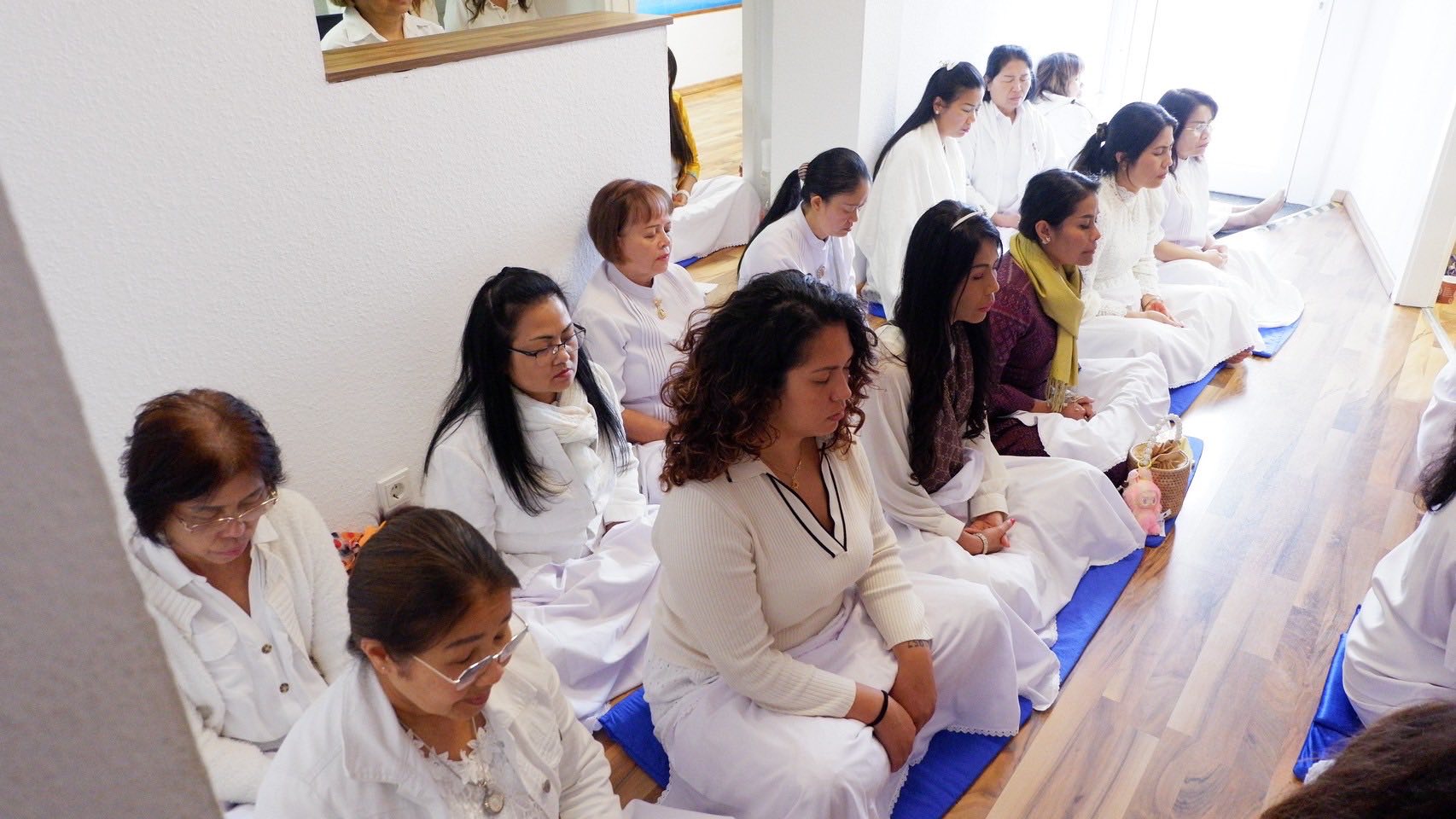 คณะสงฆ์วัดพุทธนอร์ดไรน์-เวสท์ฟาเลน จัดปฏิบัติธรรม ณ ร้านนวดโพธิ์ทอง