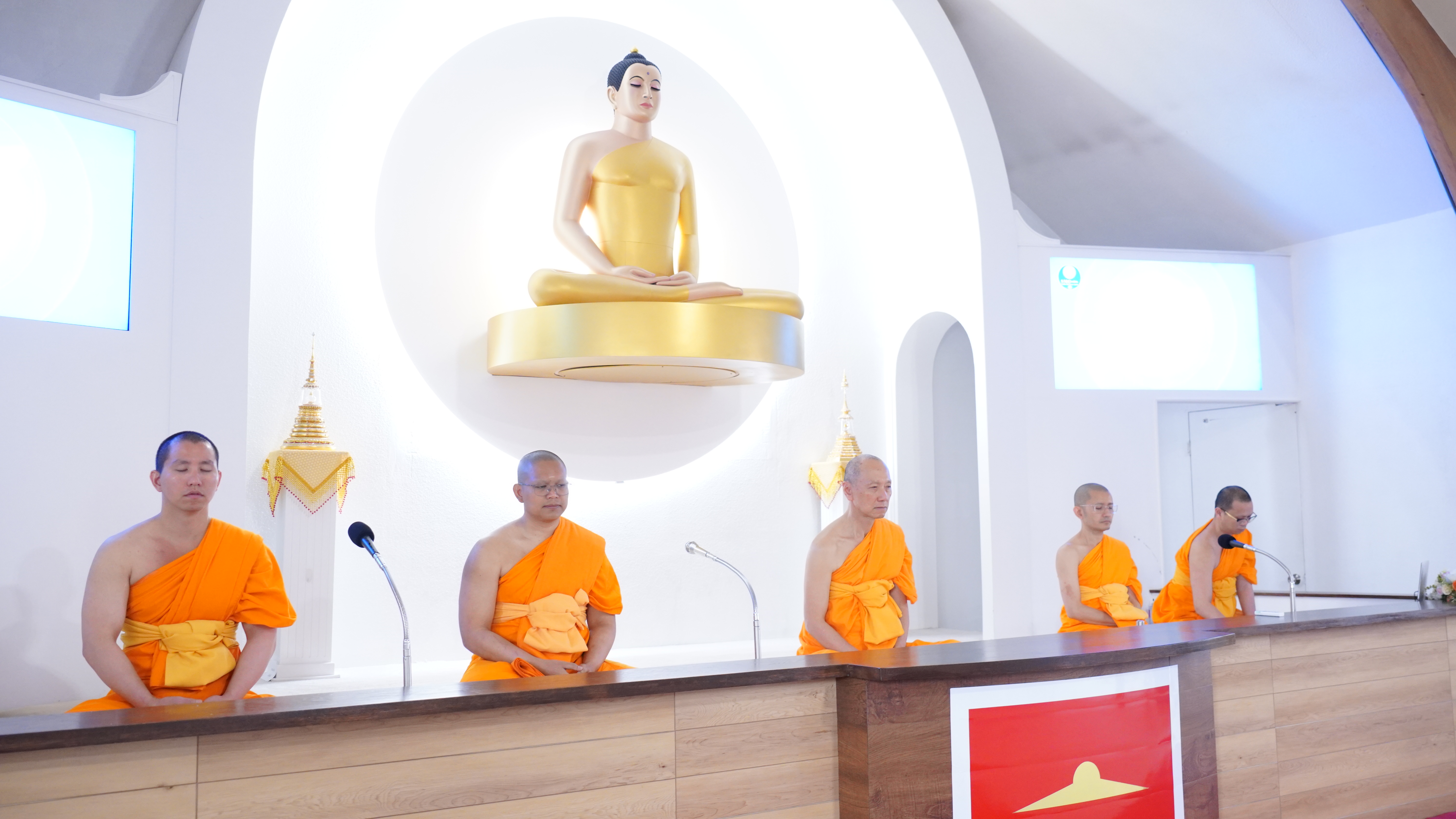 วัดพระธรรมกายซีแอตเติล จัดพิธีถวายคิลานเภสัช