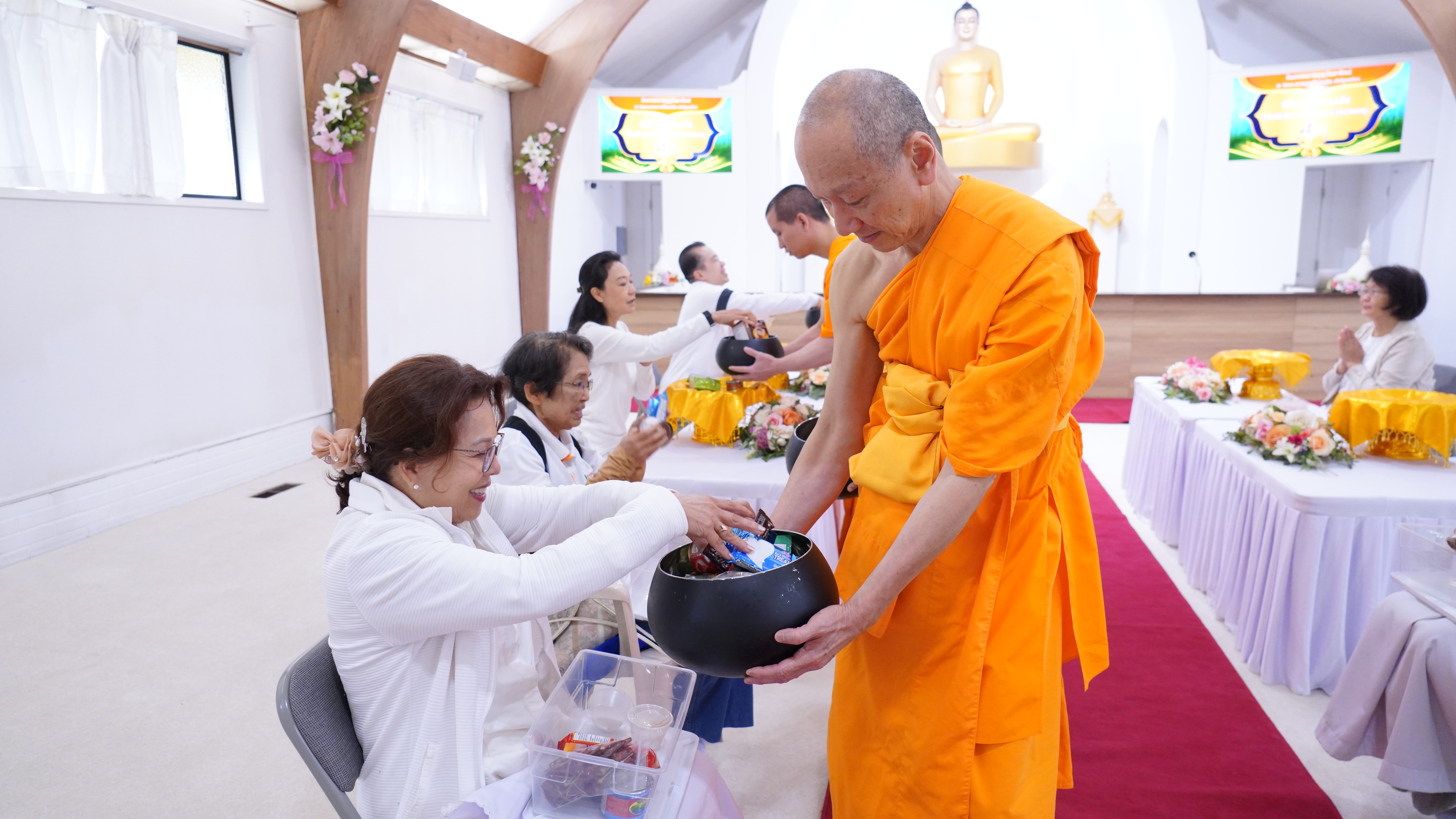 วัดพระธรรมกายซีแอตเติล จัดพิธีถวายคิลานเภสัช