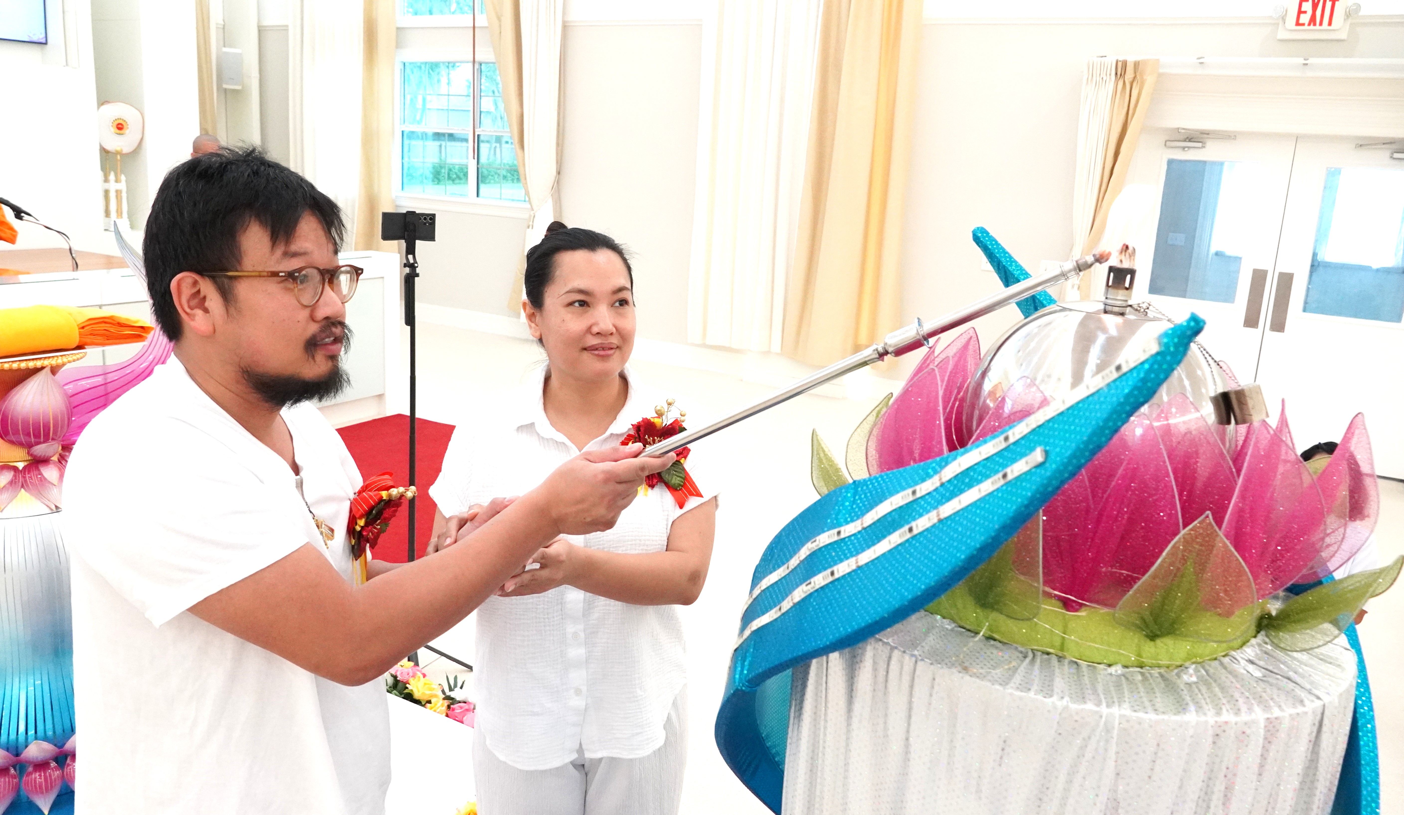 วัดพระธรรมกายฟลอริดา จัดพิธีจุดเทียนใจไฟนิรันดร์อนันตชัย