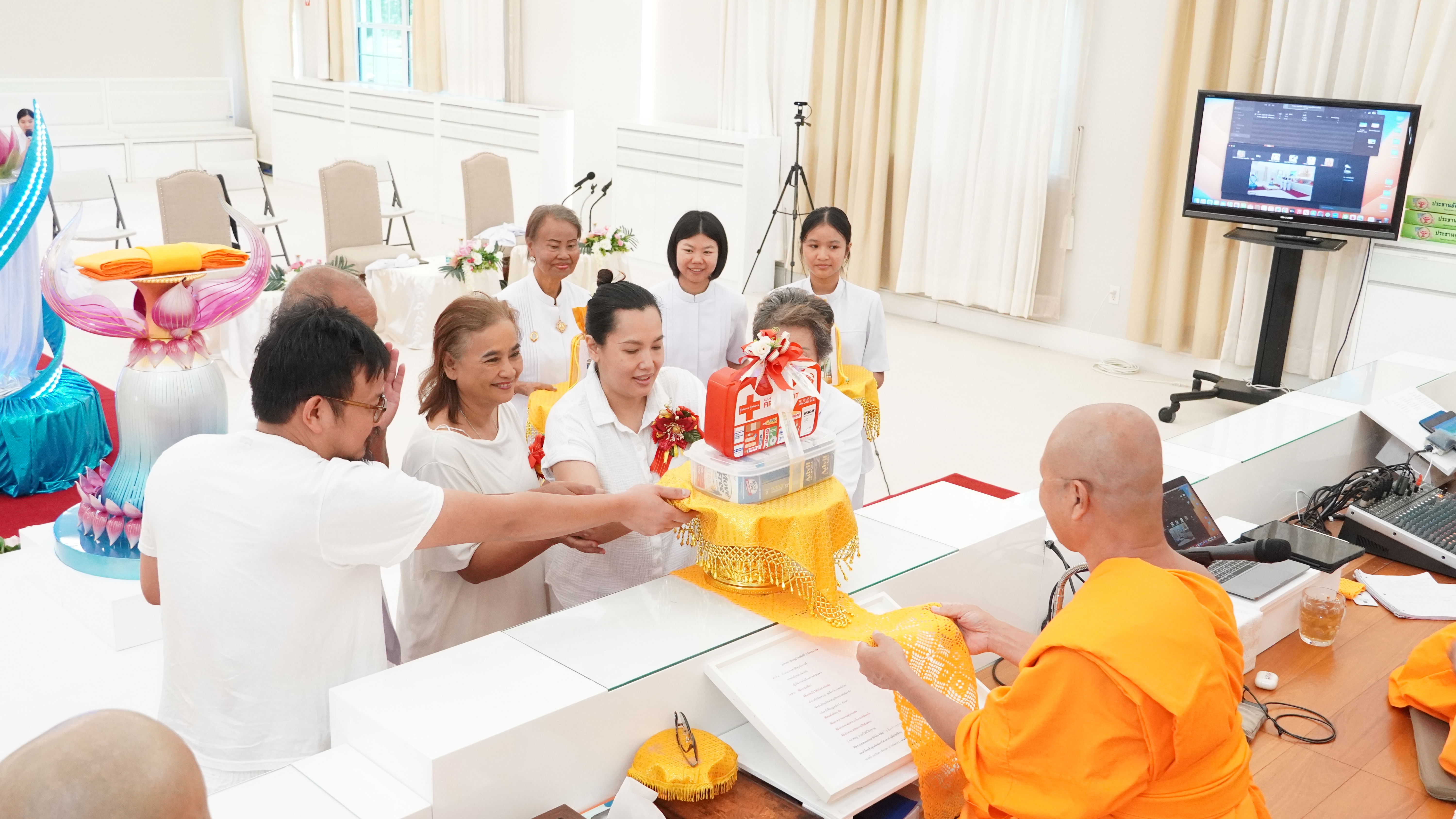 วัดพระธรรมกายฟลอริดา จัดพิธีจุดเทียนใจไฟนิรันดร์อนันตชัย