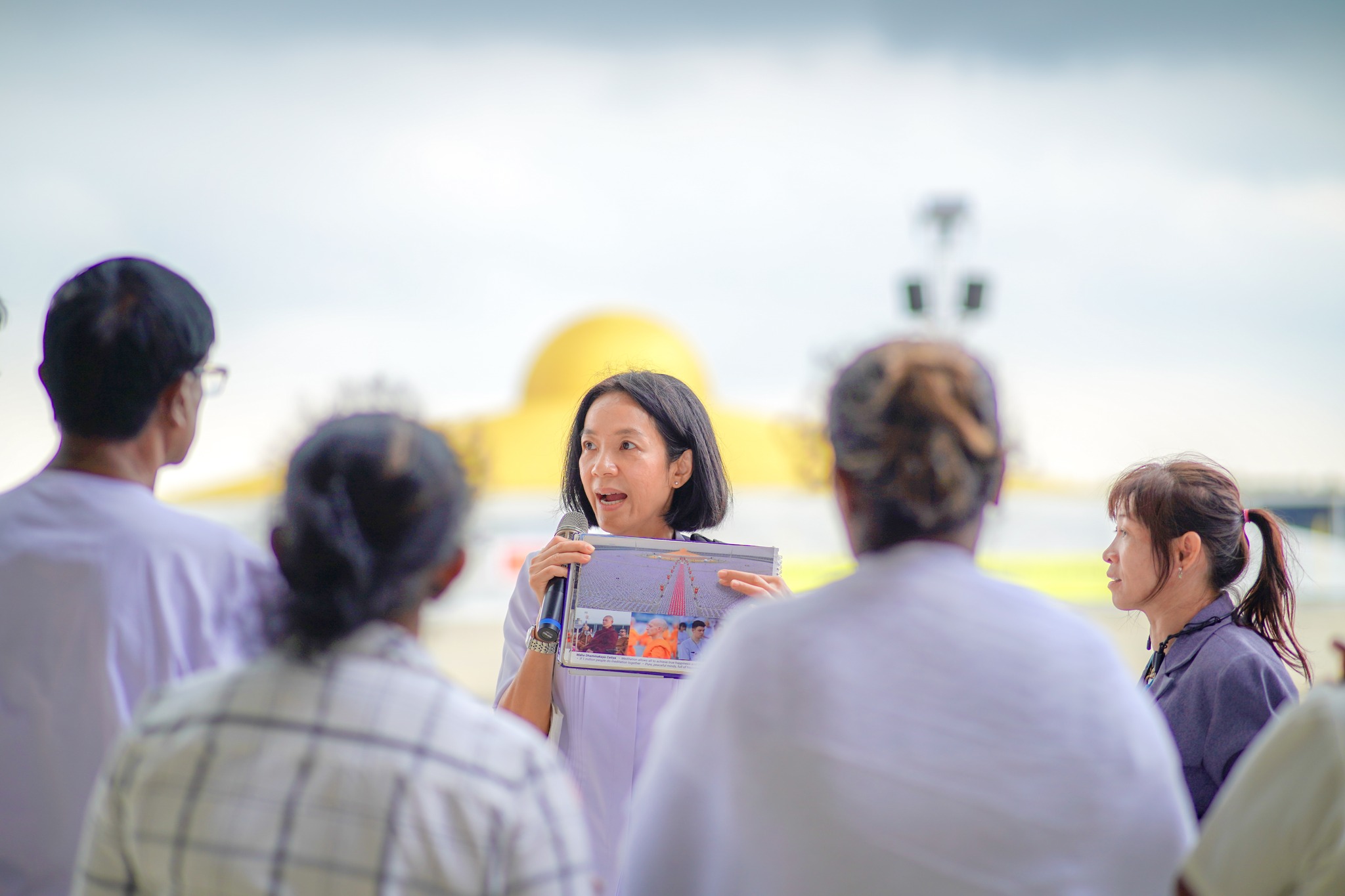 คณะชาวศรีลังกา เดินทางมาเยี่ยมชมวัดพระธรรมกาย