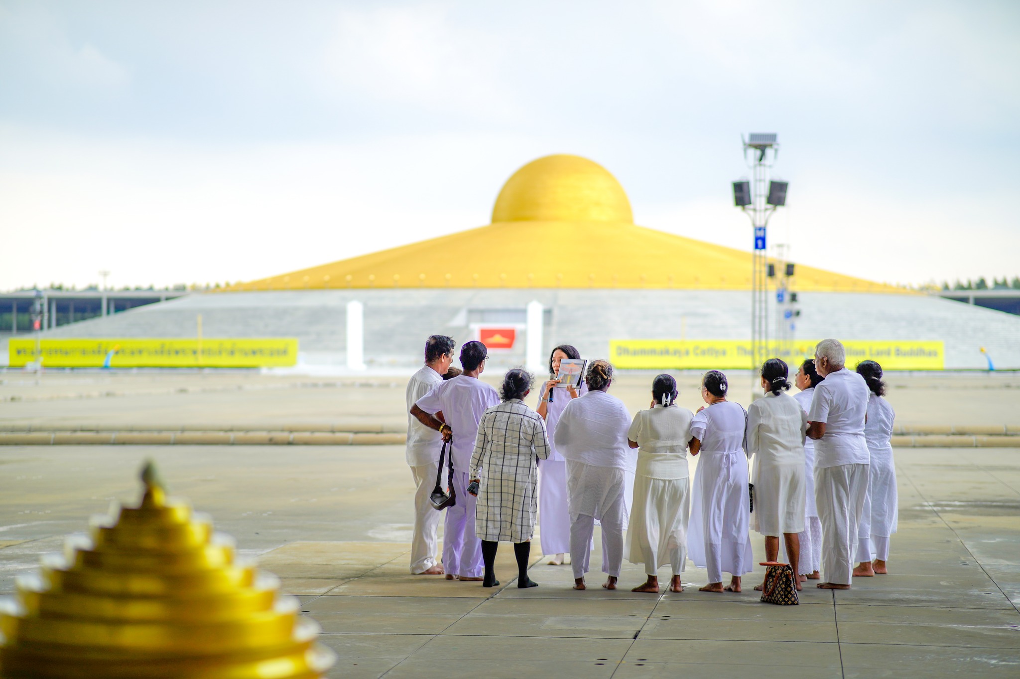 คณะชาวศรีลังกา เดินทางมาเยี่ยมชมวัดพระธรรมกาย