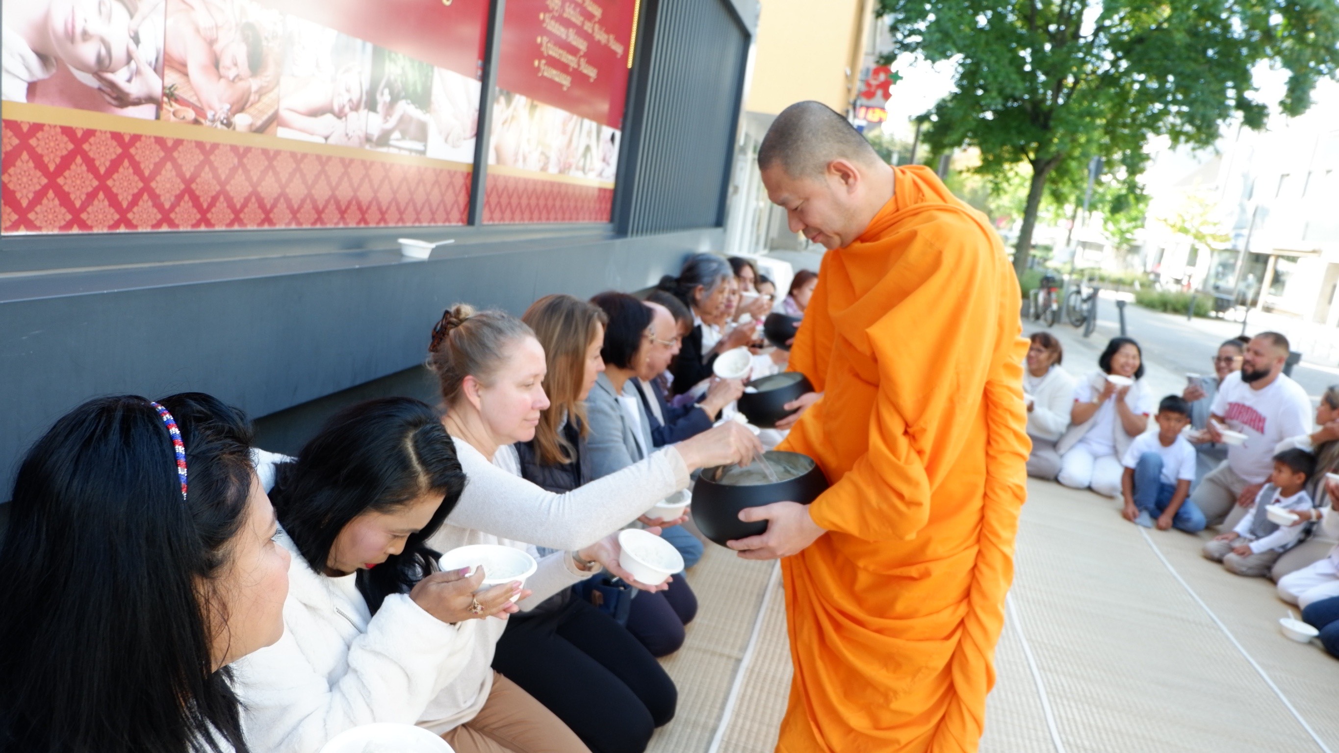 วัดพุทธนอร์ดไรน์-เวสท์ฟาเลน จัดปฏิบัติธรรม ณ ร้านกายใส