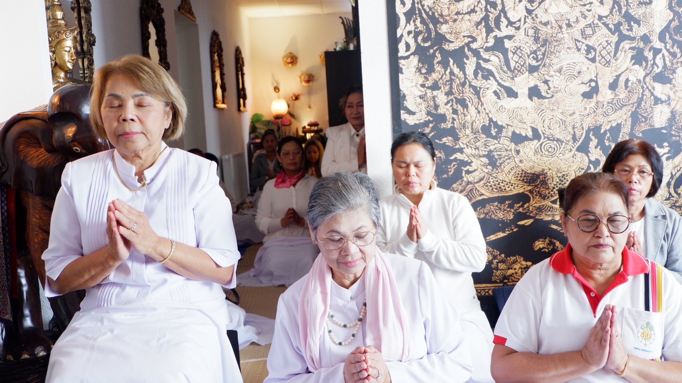 วัดพุทธนอร์ดไรน์-เวสท์ฟาเลน จัดปฏิบัติธรรม ณ ร้านกายใส