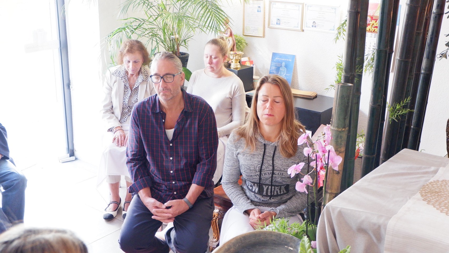 วัดพุทธนอร์ดไรน์-เวสท์ฟาเลน จัดปฏิบัติธรรม ณ ร้านกายใส