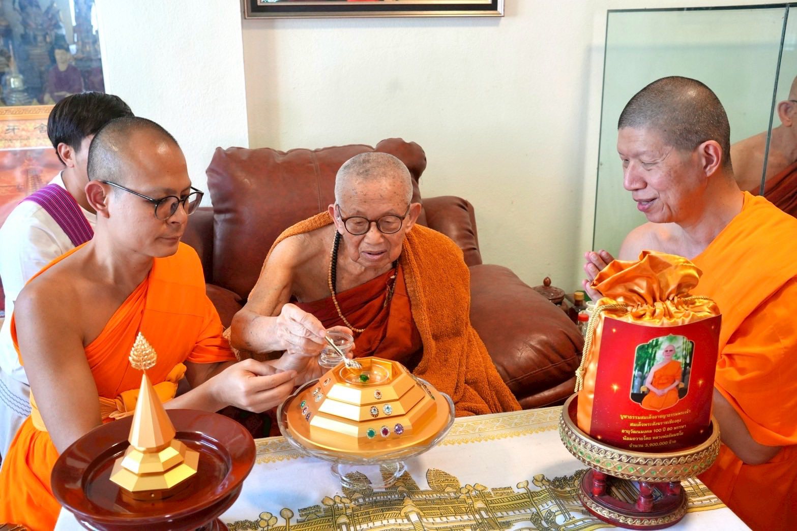 สมเด็จพระสังฆราชไทเขิน วางแผ่นมงคลนามสถาปนาเจดีย์ครูบาไชยบูลย์