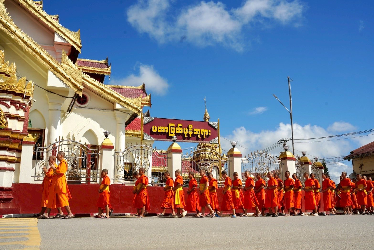 สมเด็จพระสังฆราชไทเขิน วางแผ่นมงคลนามสถาปนาเจดีย์ครูบาไชยบูลย์