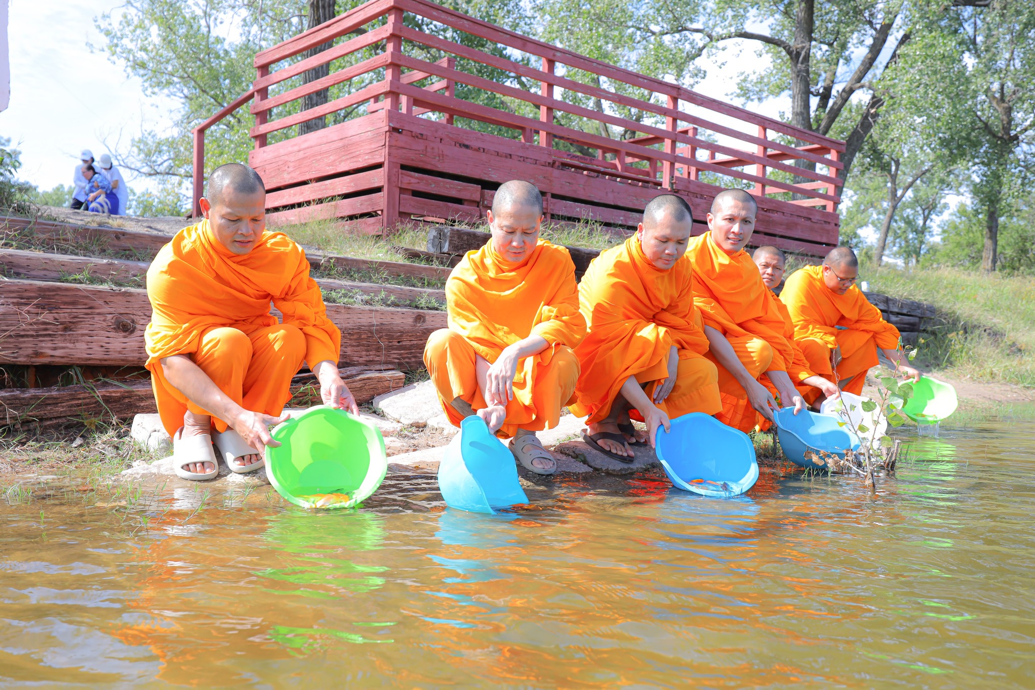 วัดพระธรรมกายแคนซัส จัดงานบุญวันอาทิตย์