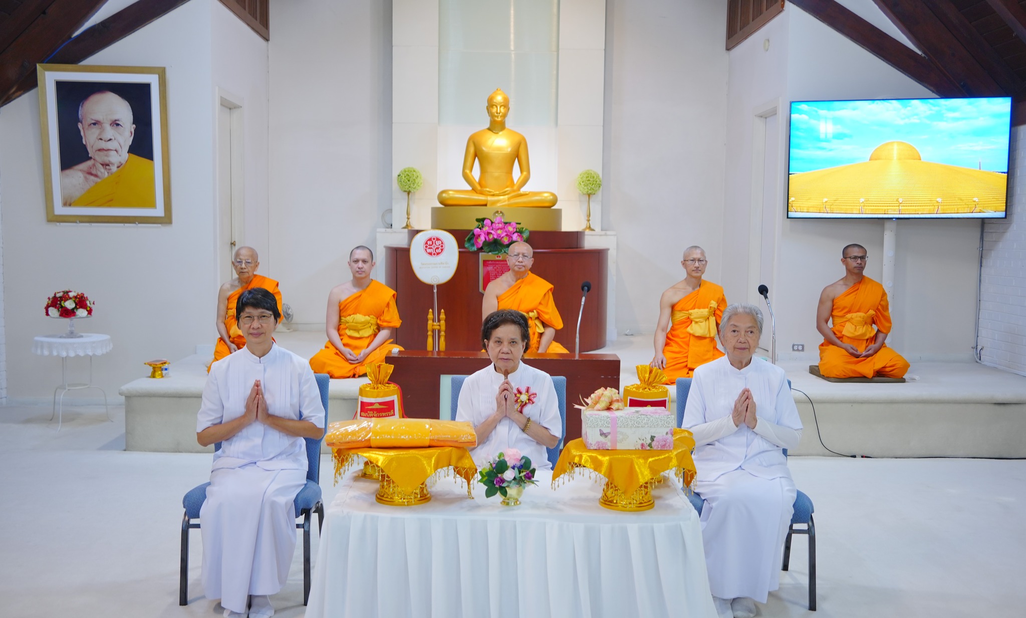 วัดพระธรรมกายชิคาโก จัดพิธีถวายกองบุญผ้าป่าบำรุงวัด