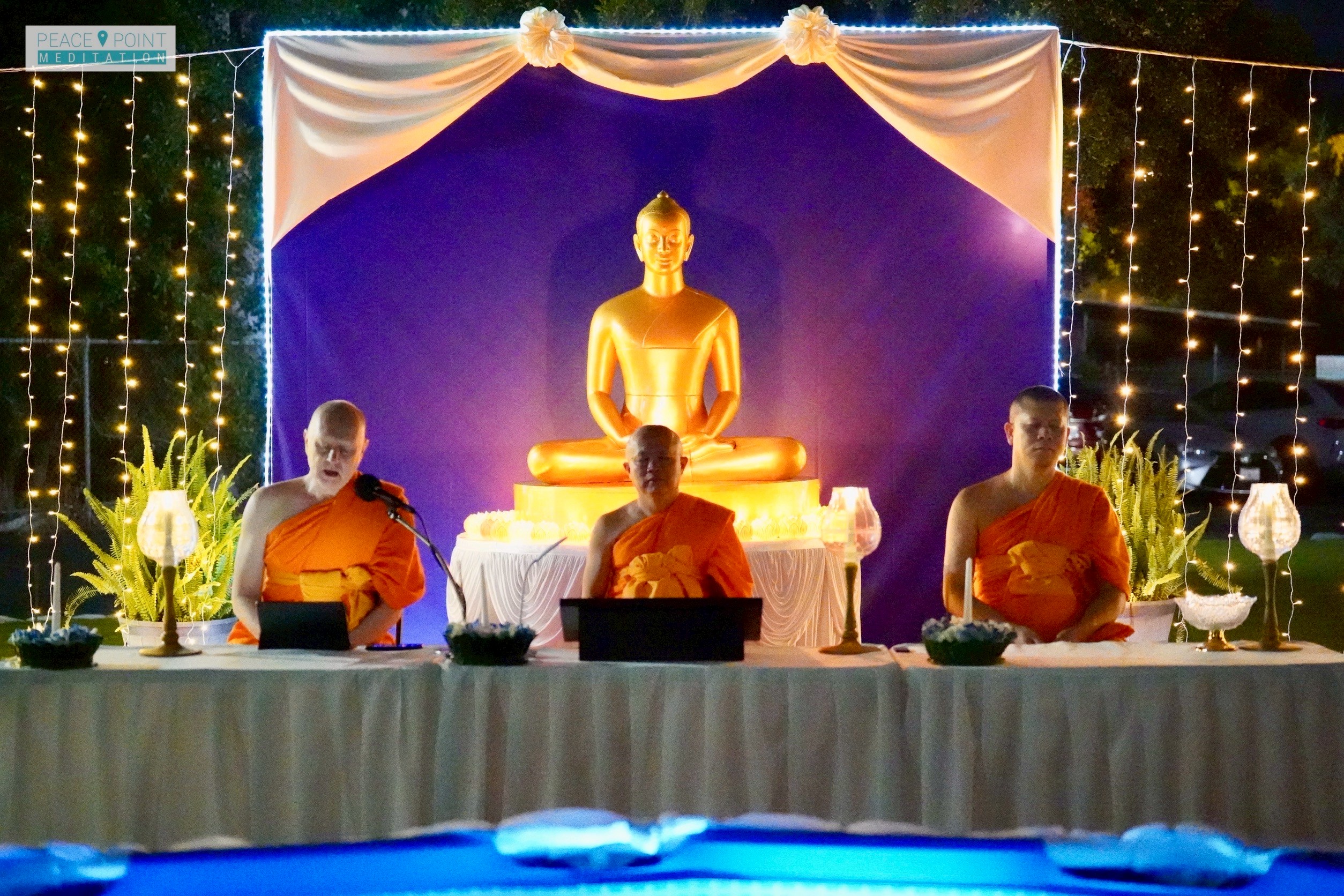 วัดพระธรรมกายแคลิฟอร์เนีย จัดพิธีจุดประทีปและลอยโคมประทีป รวมใจเพื่อสันติสุขภายใน