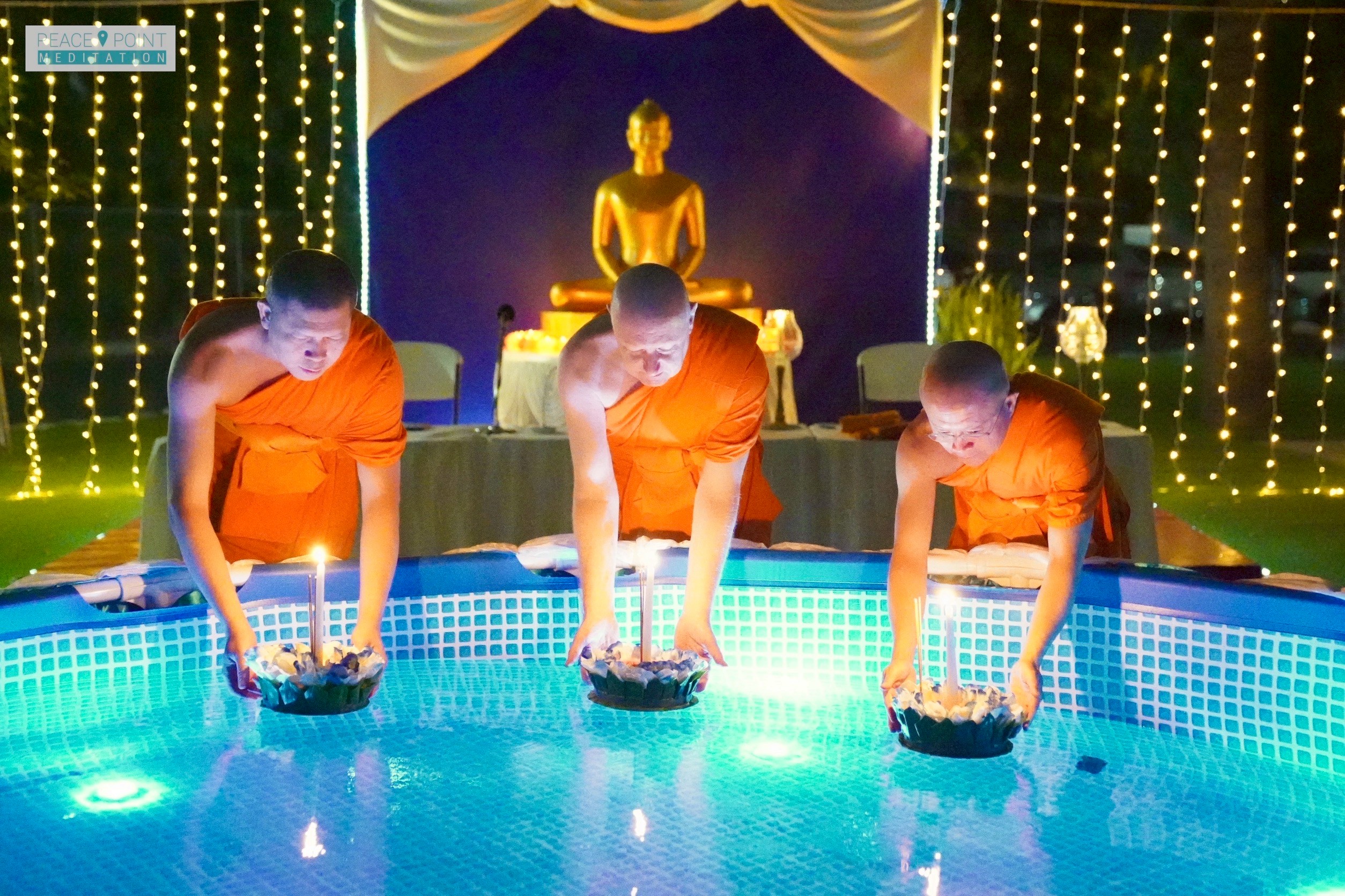 วัดพระธรรมกายแคลิฟอร์เนีย จัดพิธีจุดประทีปและลอยโคมประทีป รวมใจเพื่อสันติสุขภายใน