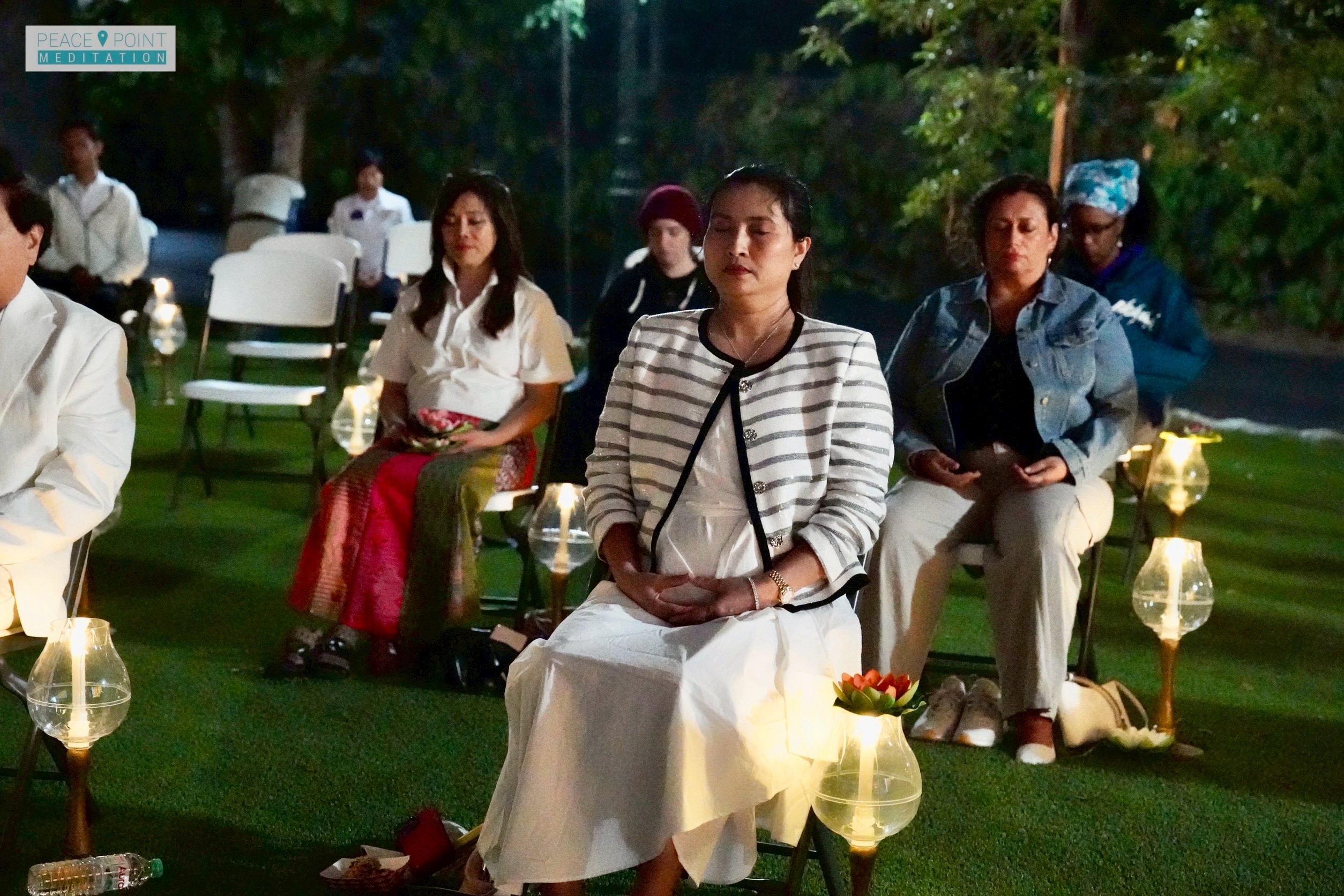 วัดพระธรรมกายแคลิฟอร์เนีย จัดพิธีจุดประทีปและลอยโคมประทีป รวมใจเพื่อสันติสุขภายใน