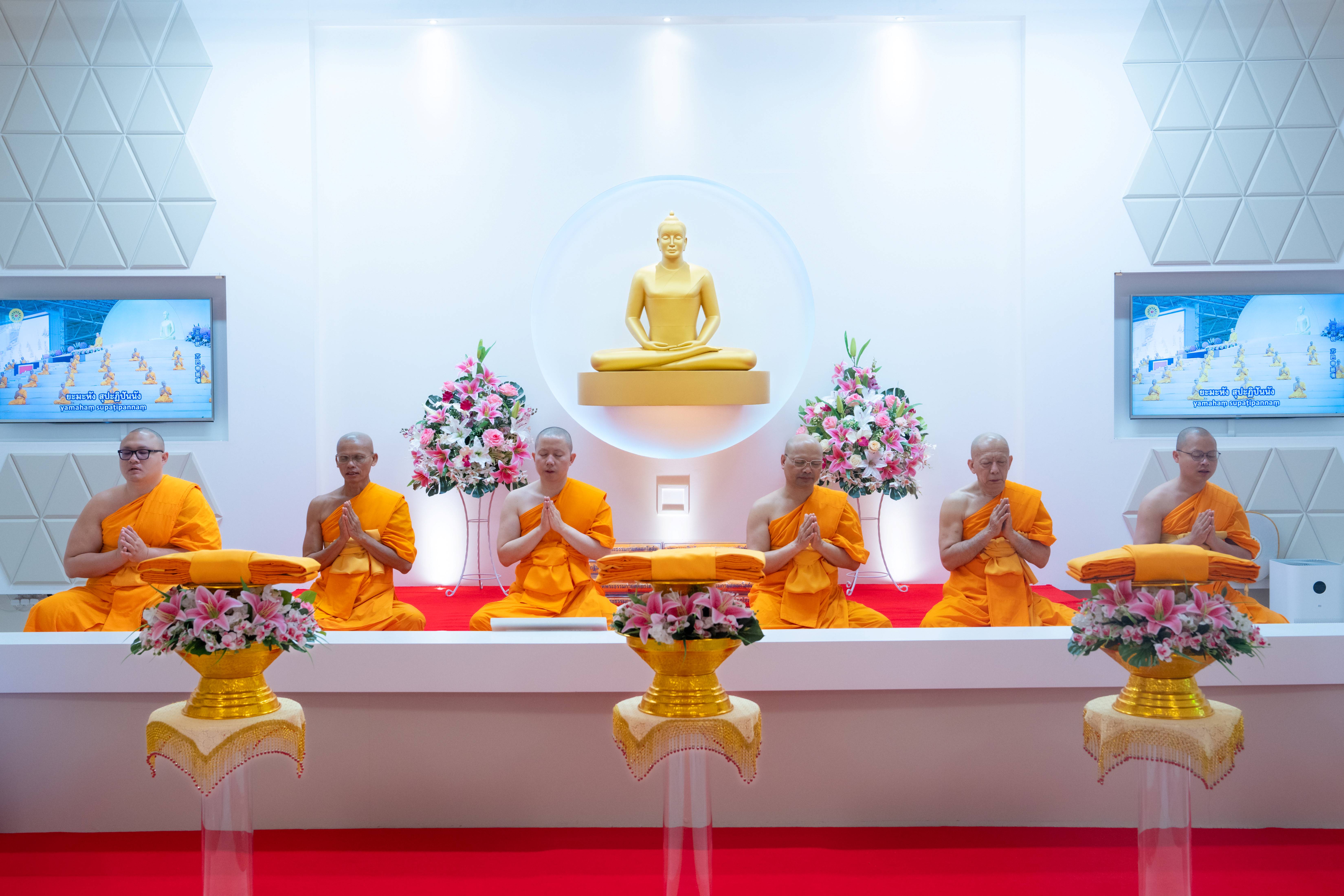 วัดพระธรรมกายสตอกโฮล์ม จัดงานบุญบูชาข้าวพระ