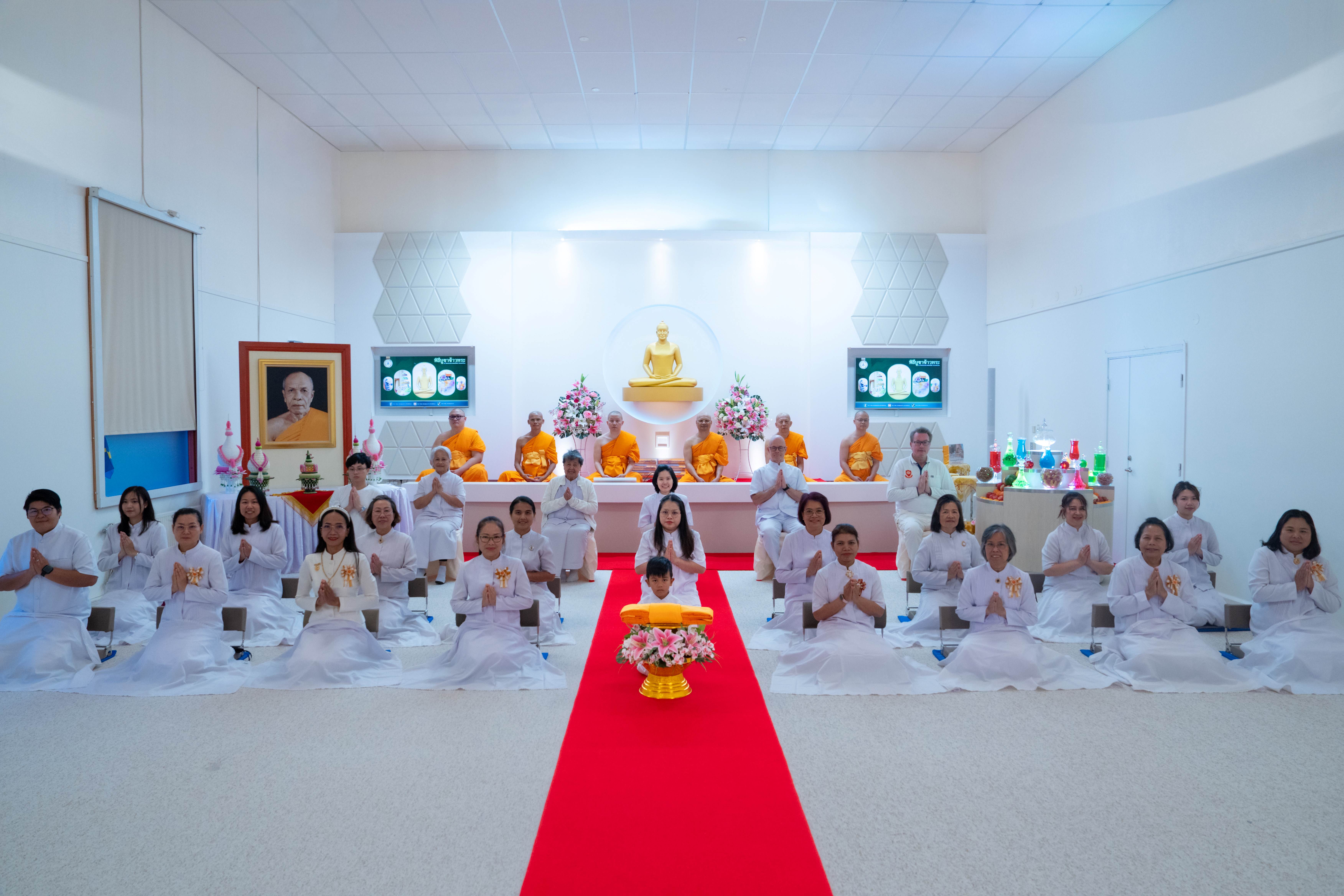 วัดพระธรรมกายสตอกโฮล์ม จัดงานบุญบูชาข้าวพระ