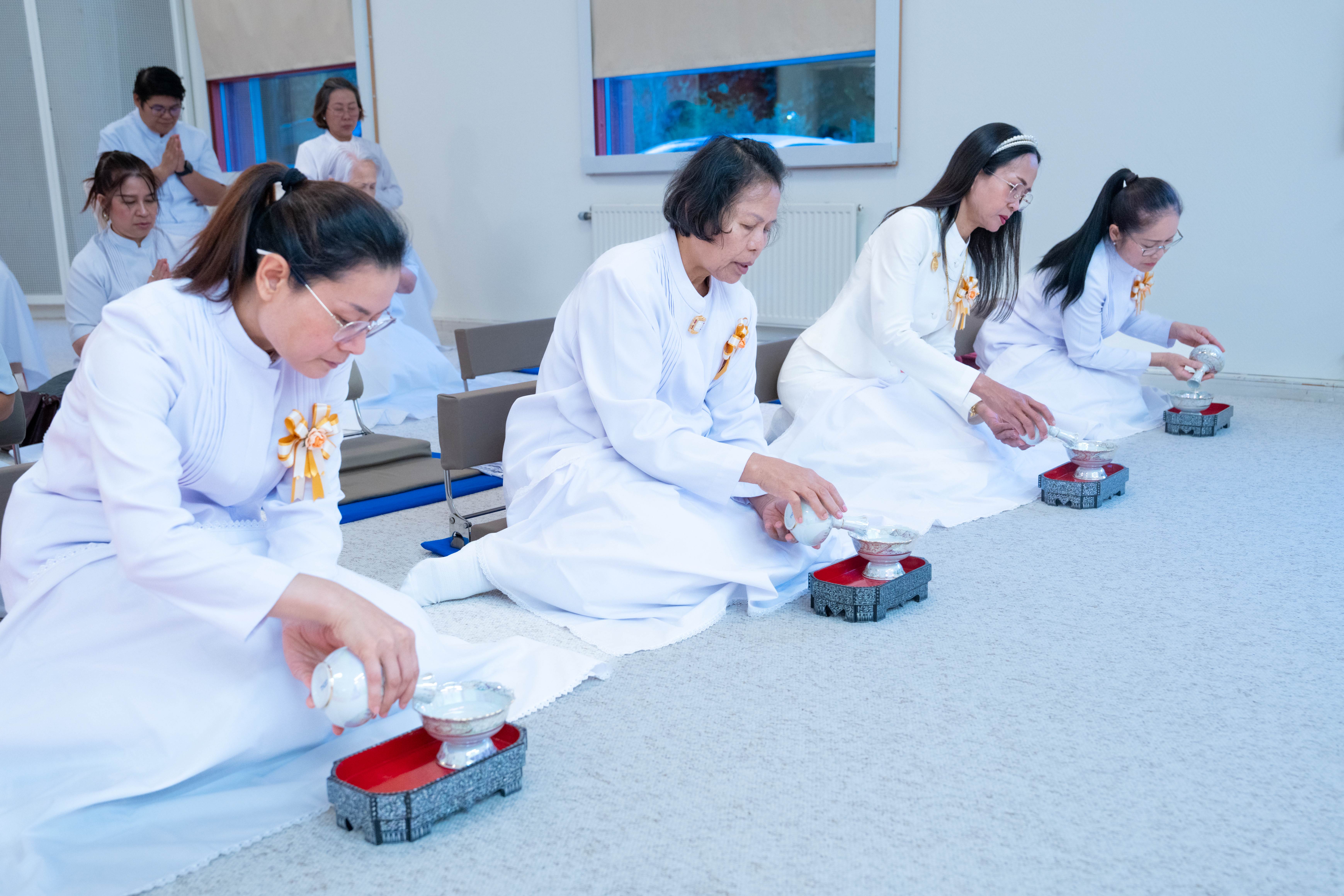 วัดพระธรรมกายสตอกโฮล์ม จัดงานบุญบูชาข้าวพระ