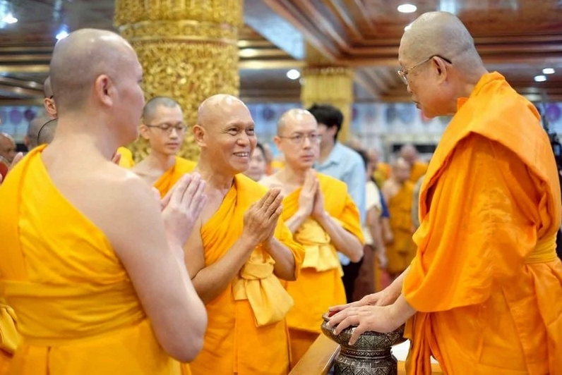 Congratulatory Ceremony for Successful Pali Students at Wat Paknam Bhasicharoen