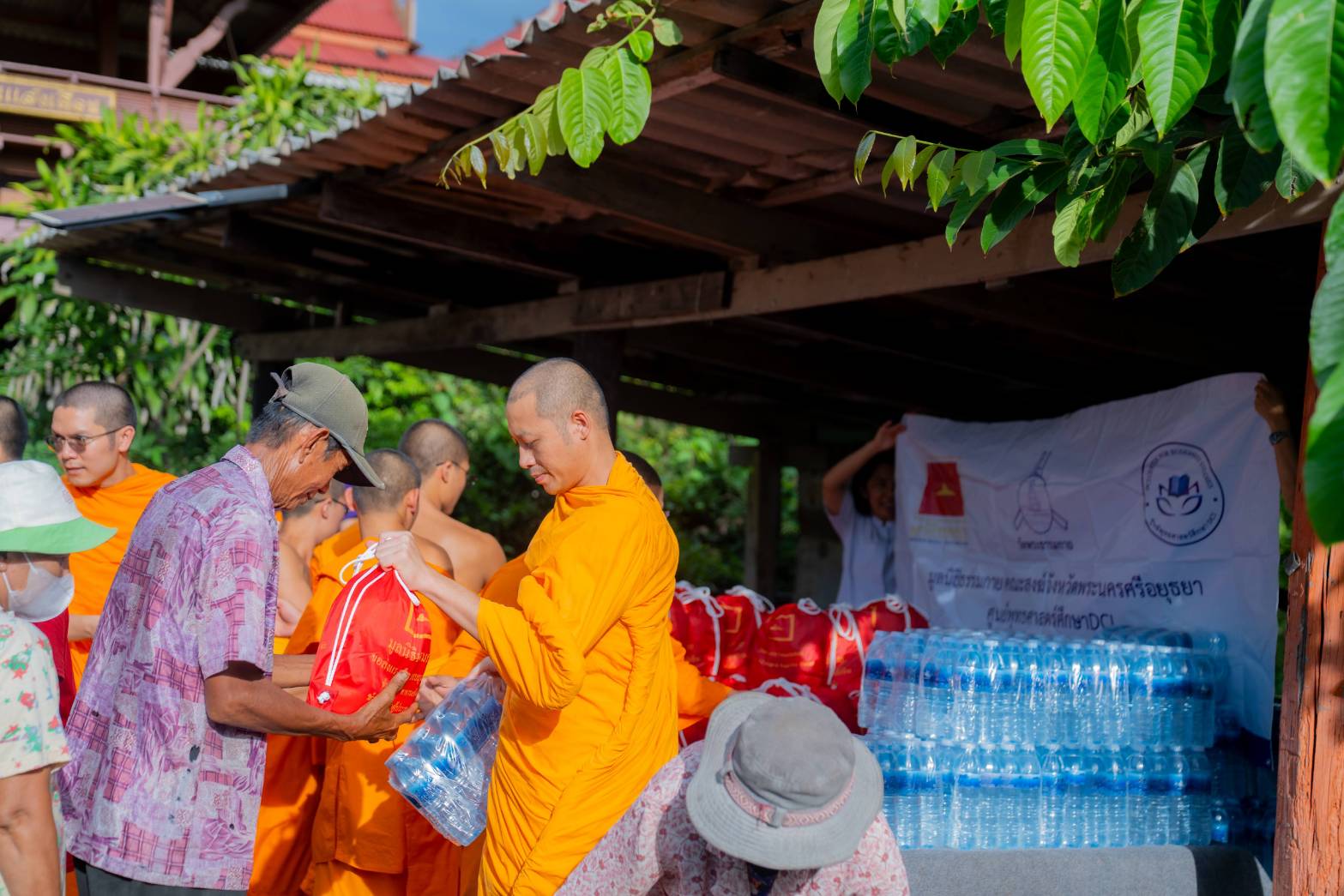 Distribution of relief supply bags to the flood victims in Ayutthaya