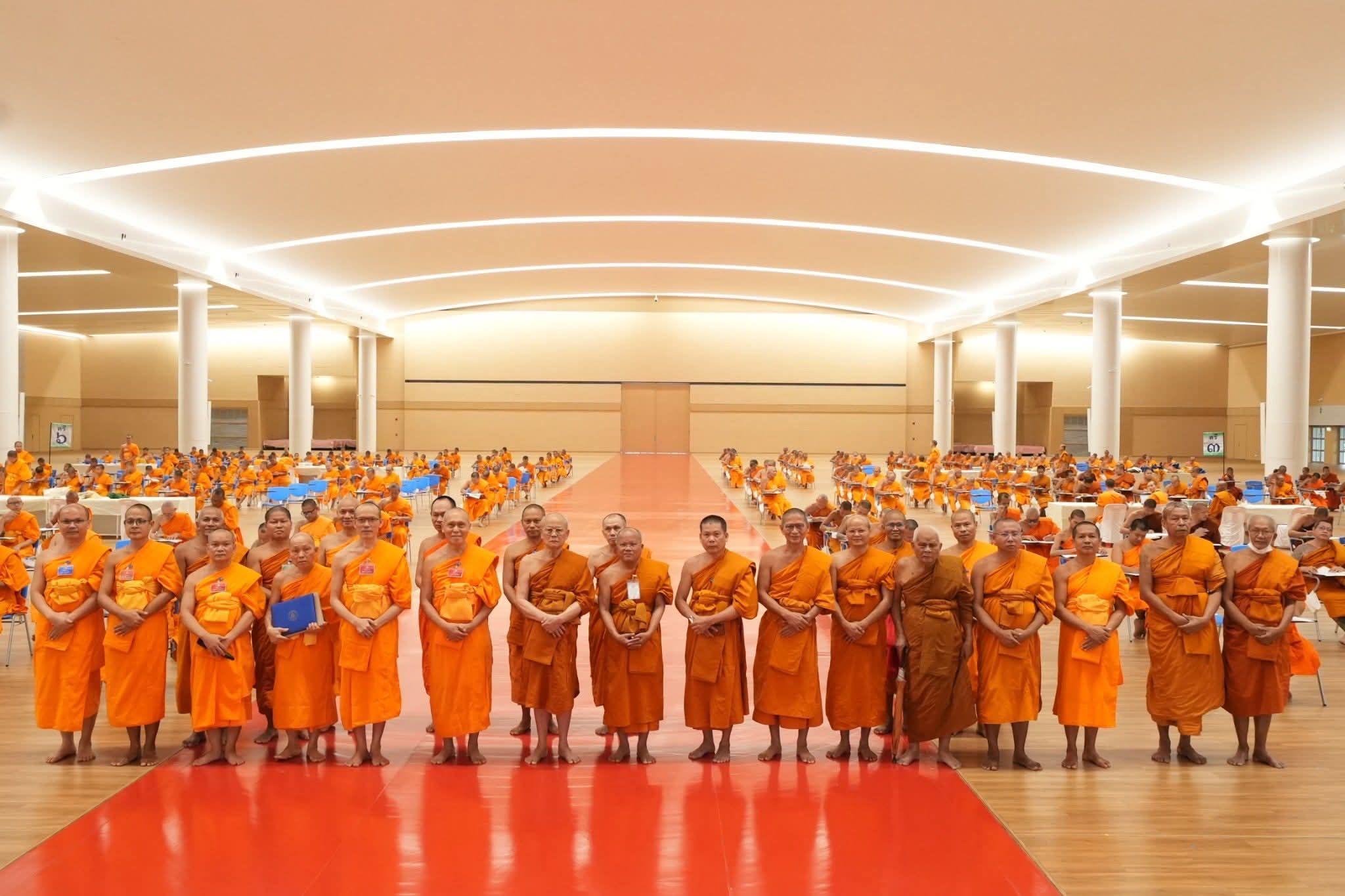 Most Venerable Phrapromdilok visits the venue of Dhamma test at Wat Phra Dhammakaya