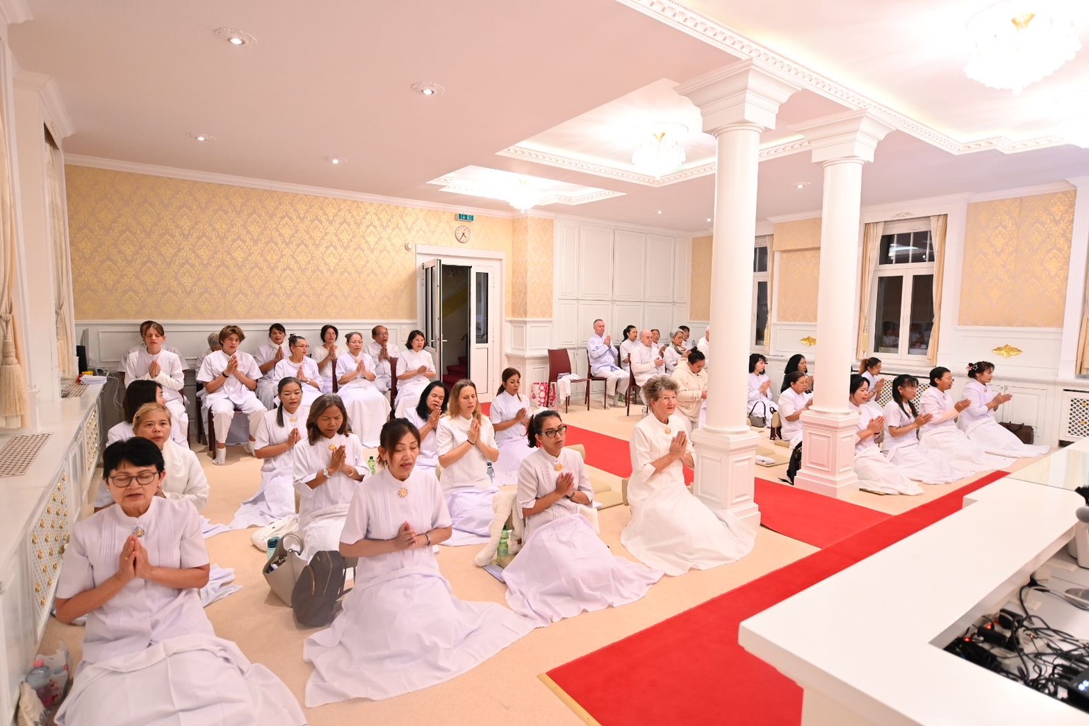 วัดพระธรรมกายสวิตเซอร์แลนด์ จัดงานบุญบูชาข้าวพระ