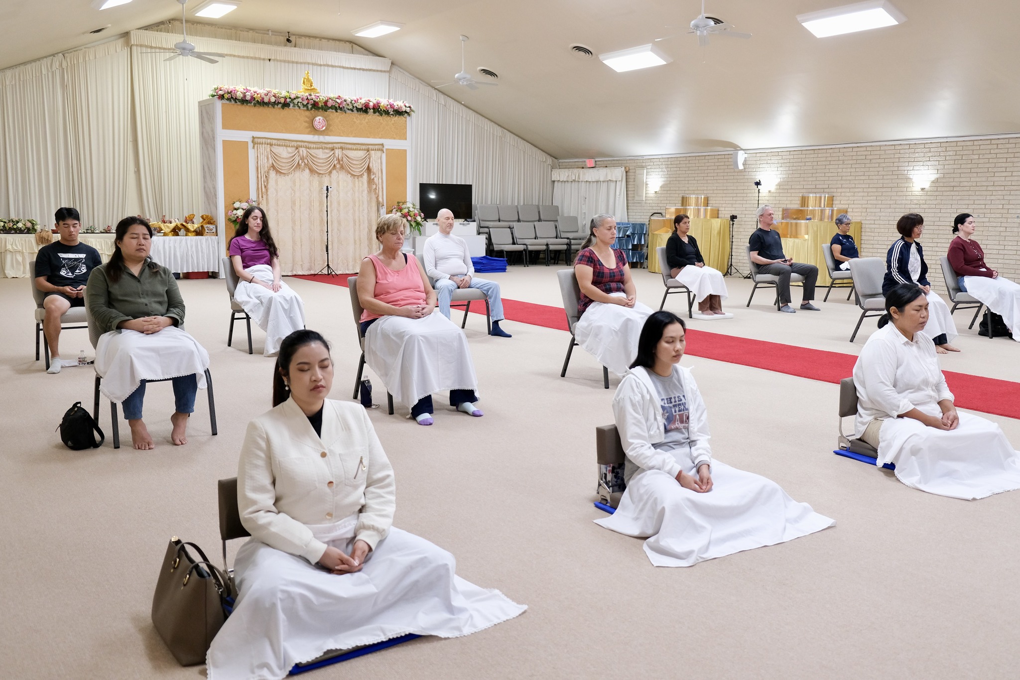 วัดพระธรรมกายเท็กซัส จัดคลาสสมาธิสำหรับชาวท้องถิ่น
