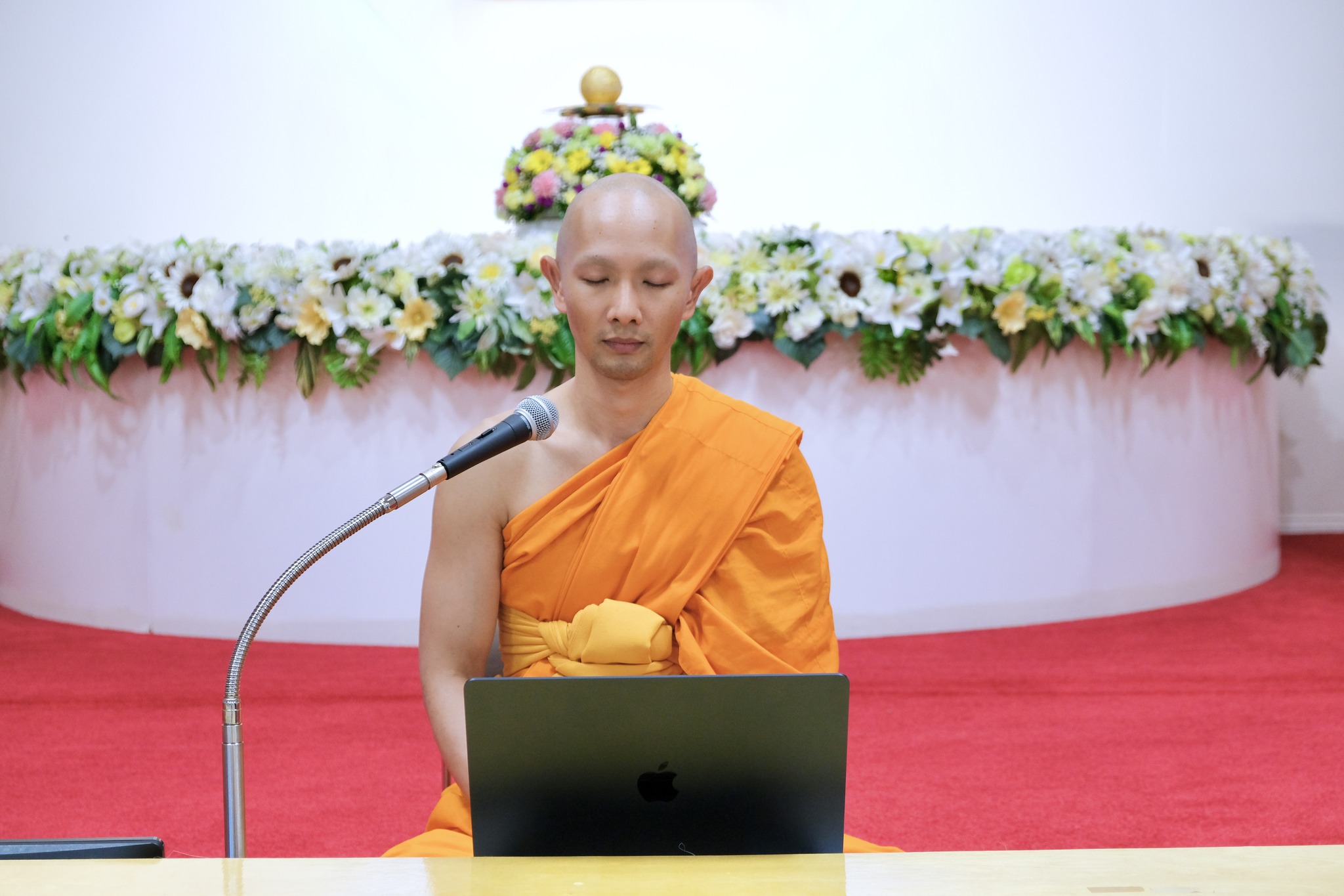 วัดพระธรรมกายเท็กซัส จัดคลาสสมาธิสำหรับชาวท้องถิ่น