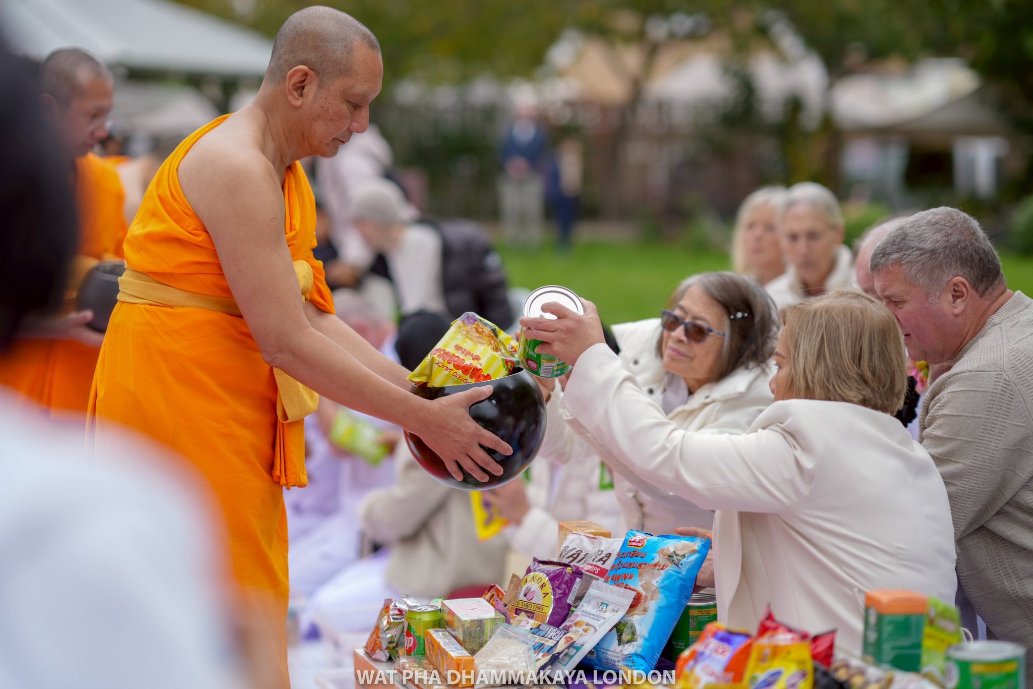 วัดพระธรรมกายลอนดอน จัดพิธีทอดกฐิน ประจำปี 2568
