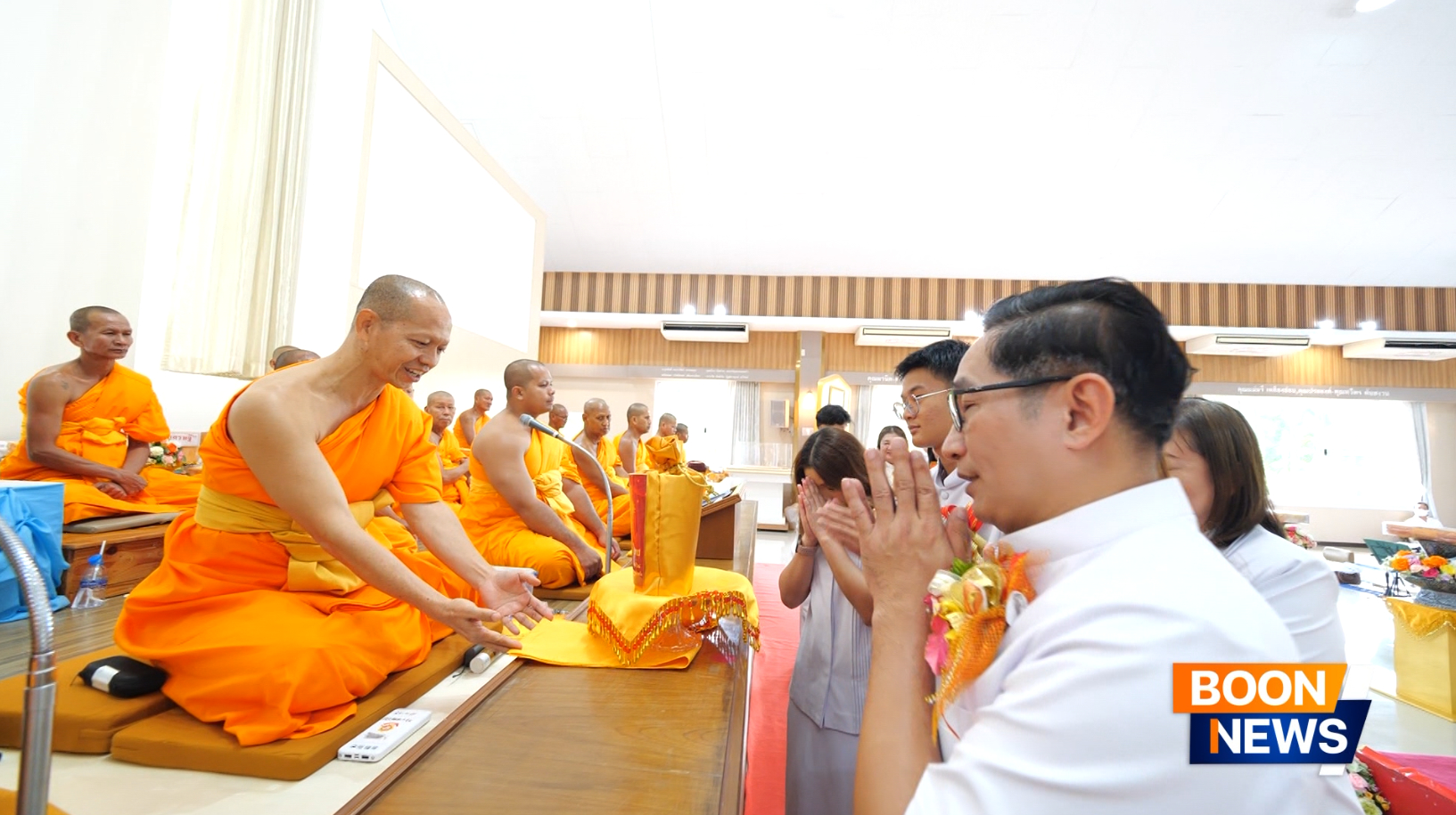 ศูนย์ปฏิบัติธรรมพนมสารคาม จัดพิธีทอดกฐิน เพื่อปรับพื้นที่ลานธรรม องค์พระเจดีย์ เพื่อสร้างสันติภาพโลก