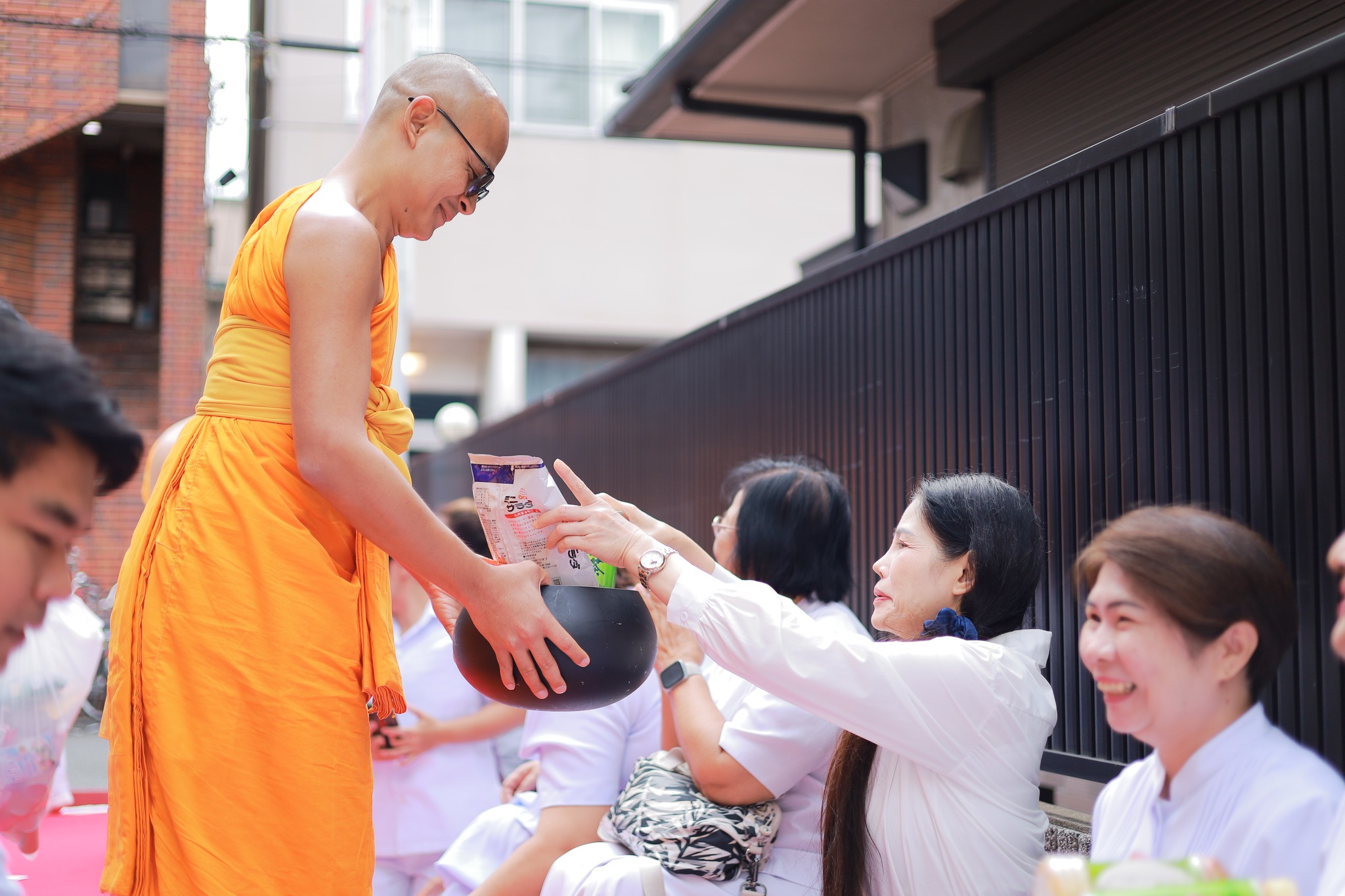วัดพระธรรมกายโอซาก้า จัดพิธีทอดกฐินหนึ่งไม่มีสอง