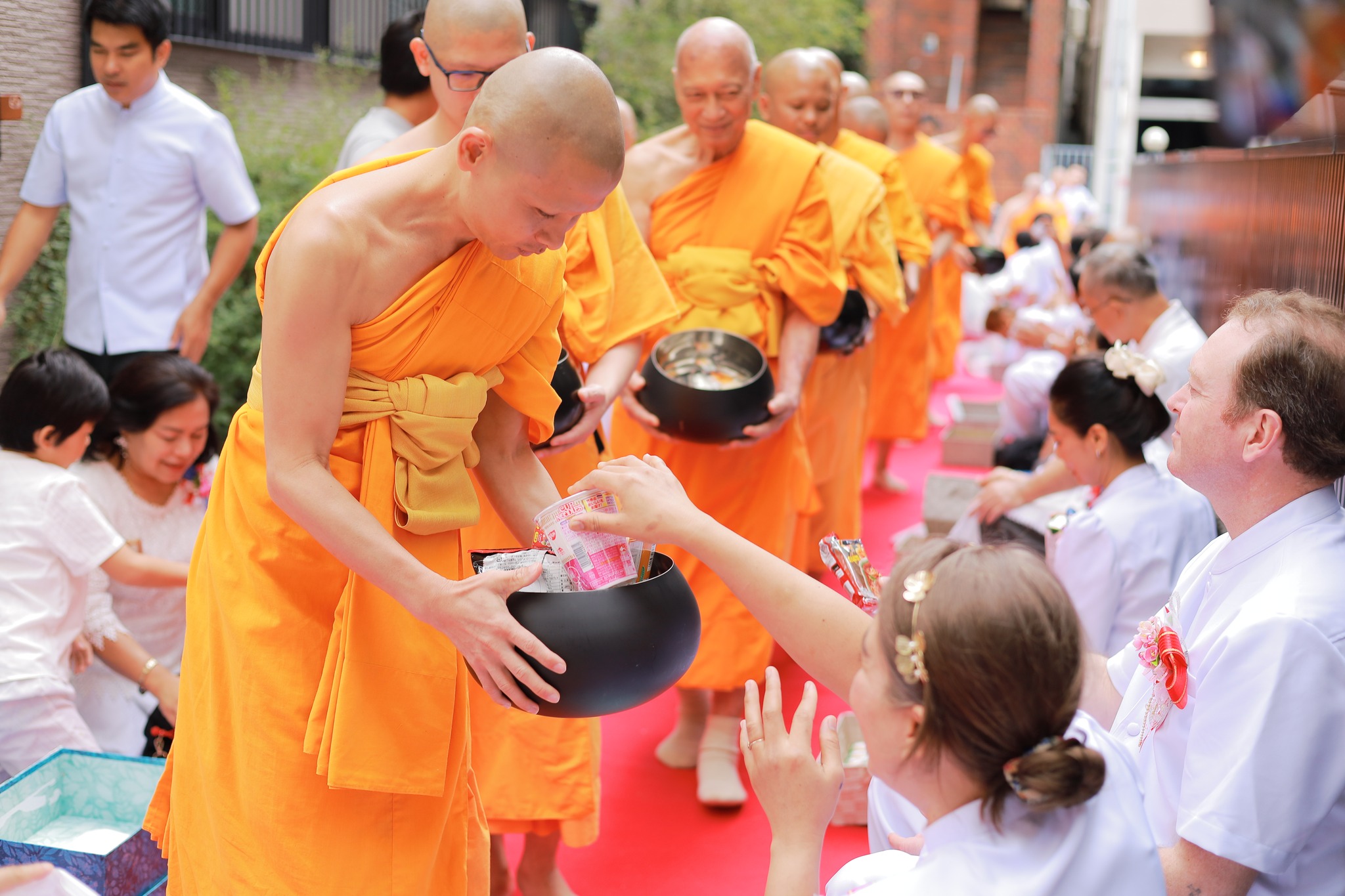 วัดพระธรรมกายโอซาก้า จัดพิธีทอดกฐินหนึ่งไม่มีสอง