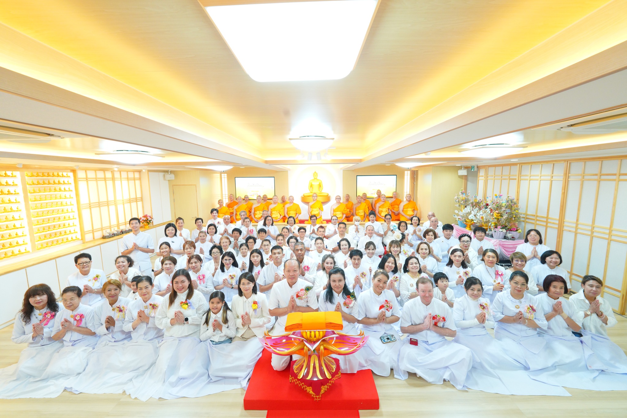วัดพระธรรมกายโอซาก้า จัดพิธีทอดกฐินหนึ่งไม่มีสอง