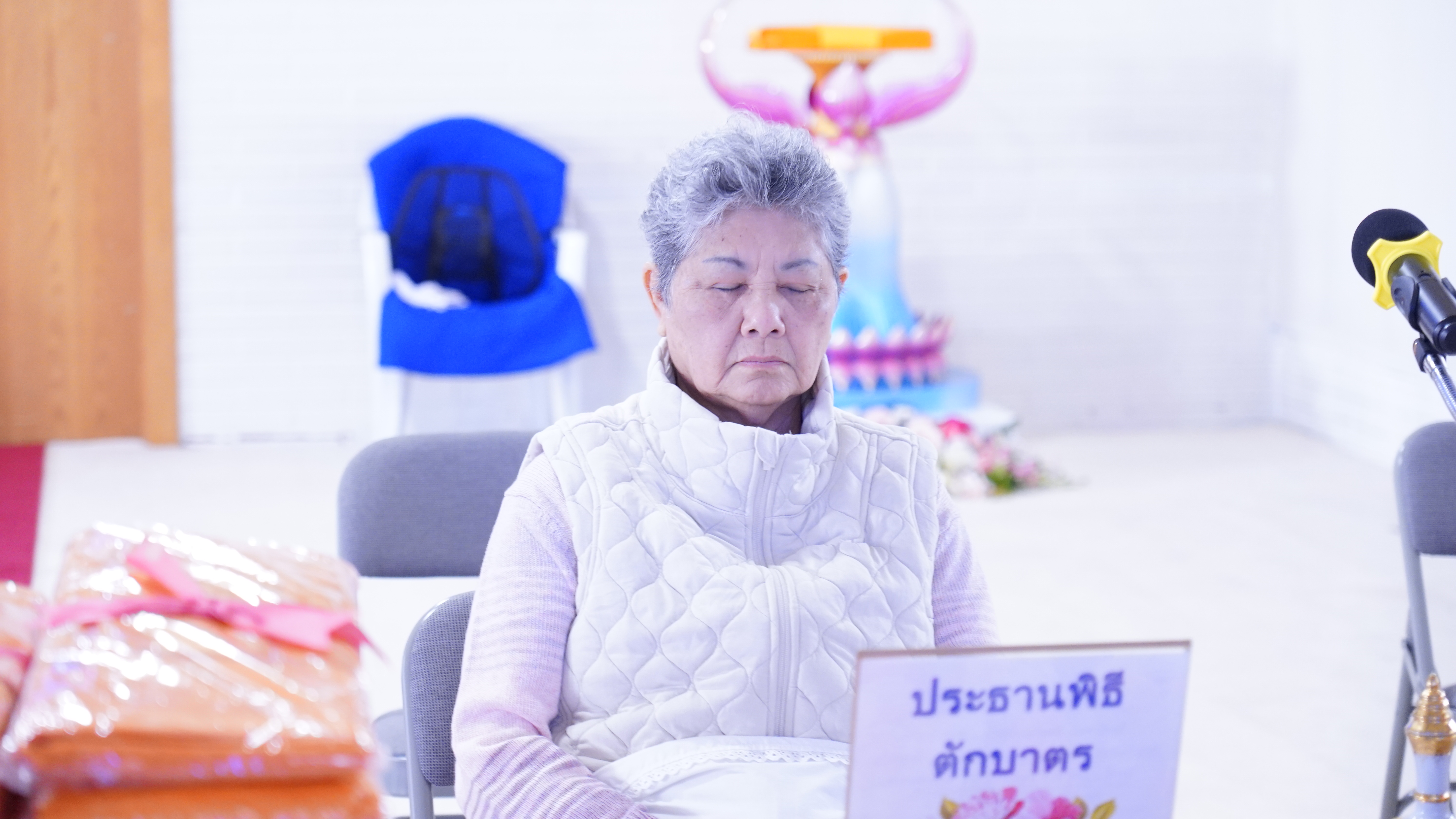 วัดพระธรรมกายซีแอตเติล จัดพิธีทอดผ้าป่าบำรุงวัด