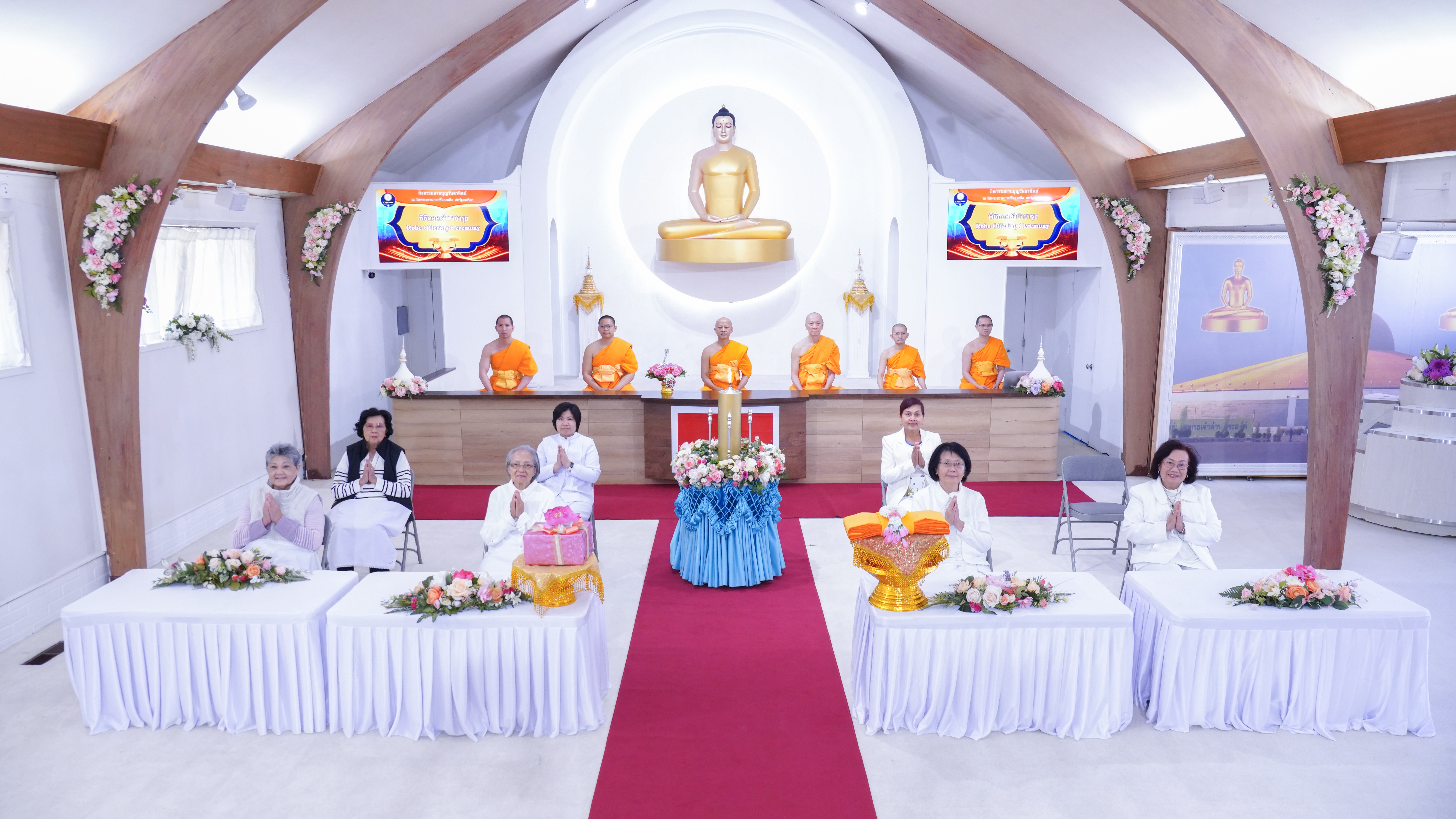 วัดพระธรรมกายซีแอตเติล จัดพิธีทอดผ้าป่าบำรุงวัด