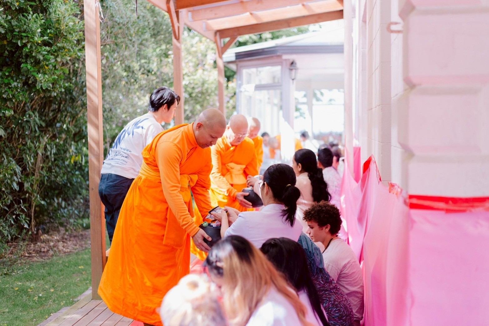 วัดพระธรรมกายดันนีดิน จัดงานบุญพิธีทอดผ้าป่าบริวารกฐิน