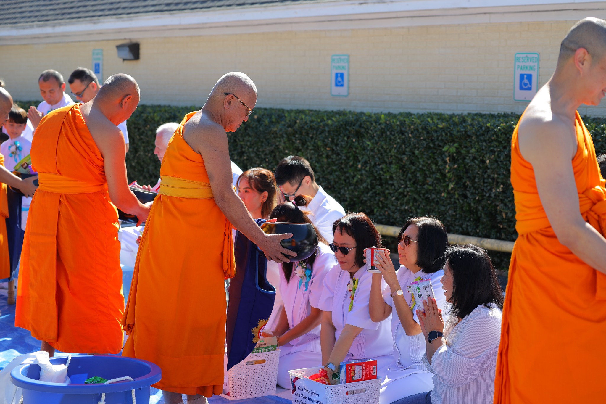วัดพระธรรมกายเท็กซัส จัดงานบุญทอดกฐินสามัคคี