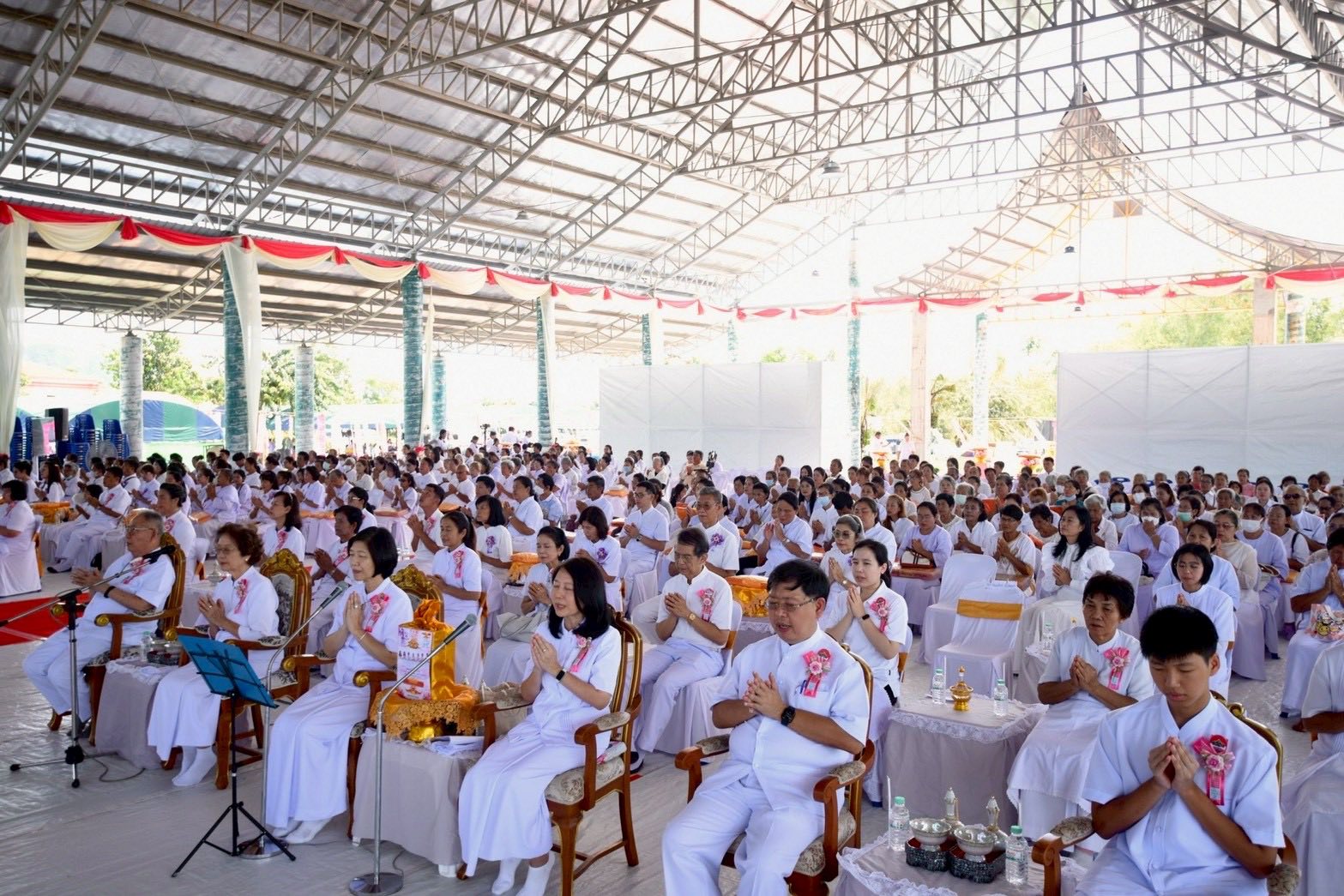 ศูนย์ปฏิบัติธรรมวิหารแดง จัดพิธีทอดกฐินสามัคคี สถาปนาแผ่นบันมงคลมหาเศรษฐี อาคาร 80 ปี หลวงพ่อธัมมชโย
