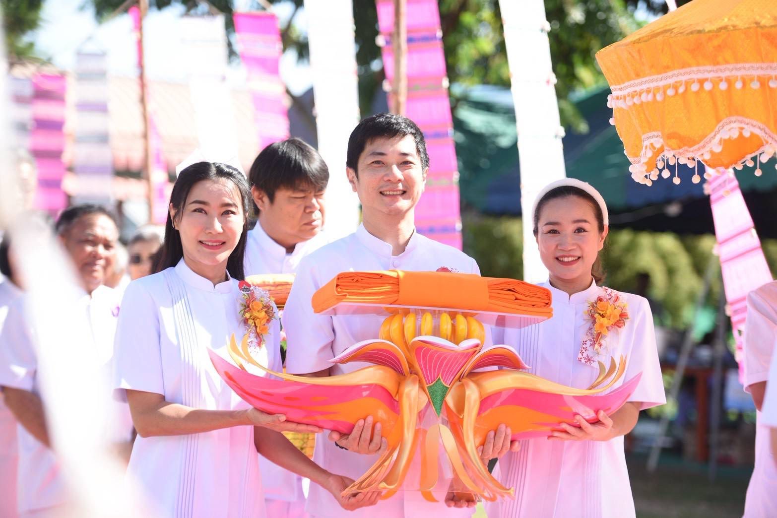 ศูนย์ปฏิบัติธรรมวิหารแดง จัดพิธีทอดกฐินสามัคคี สถาปนาแผ่นบันมงคลมหาเศรษฐี อาคาร 80 ปี หลวงพ่อธัมมชโย