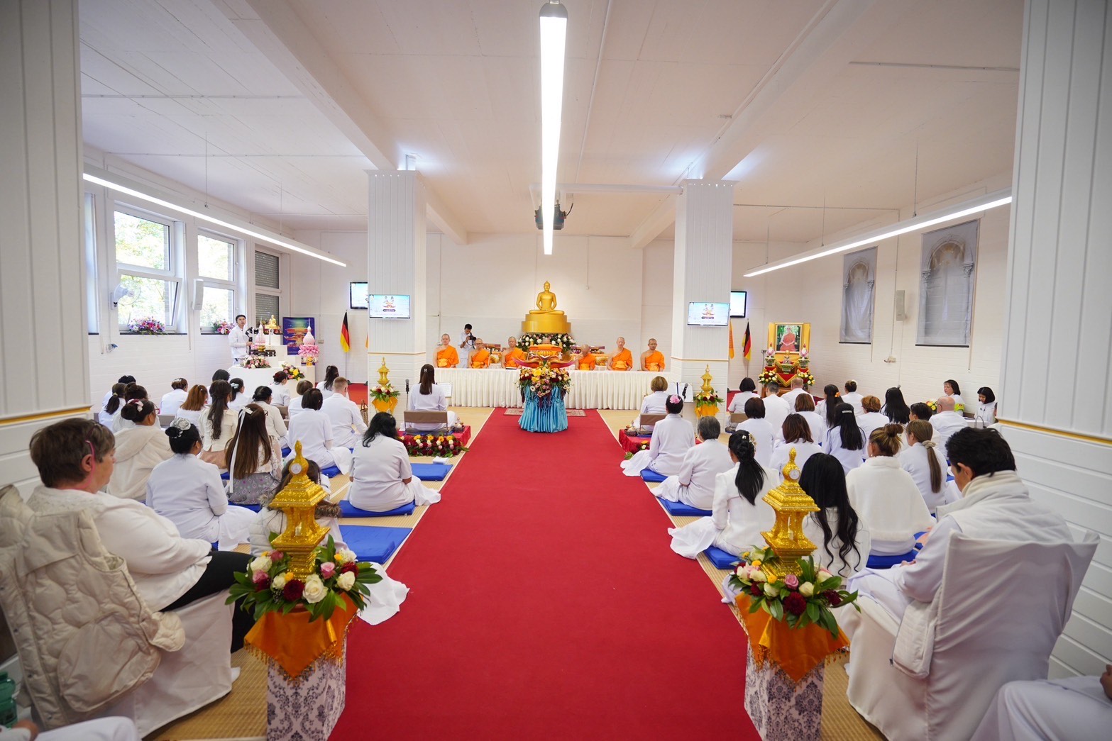 วัดพุทธนอร์ดไรน์-เวสท์ฟาเลน จัดพิธีทอดกฐินสามัคคี