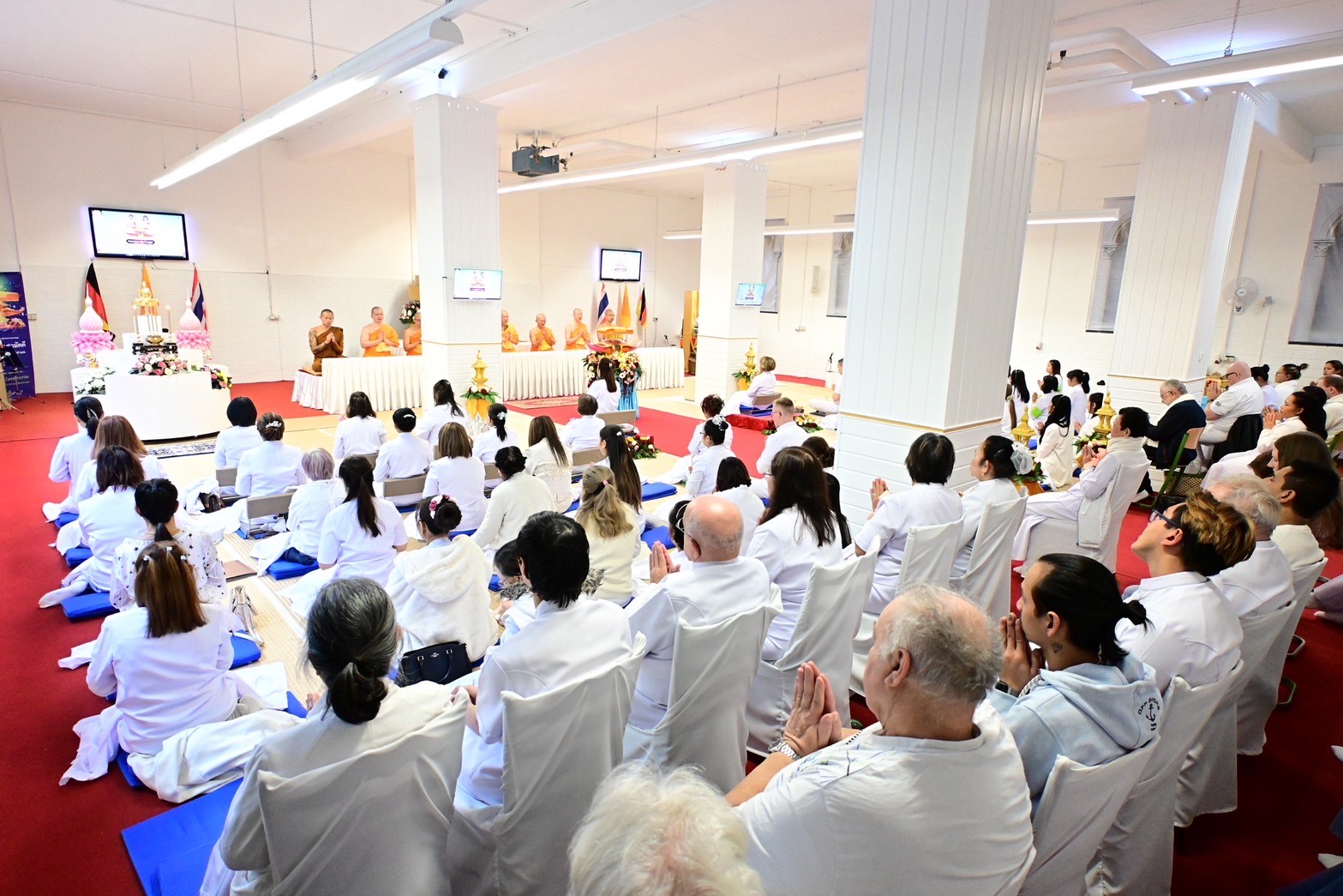 วัดพุทธนอร์ดไรน์-เวสท์ฟาเลน จัดพิธีทอดกฐินสามัคคี