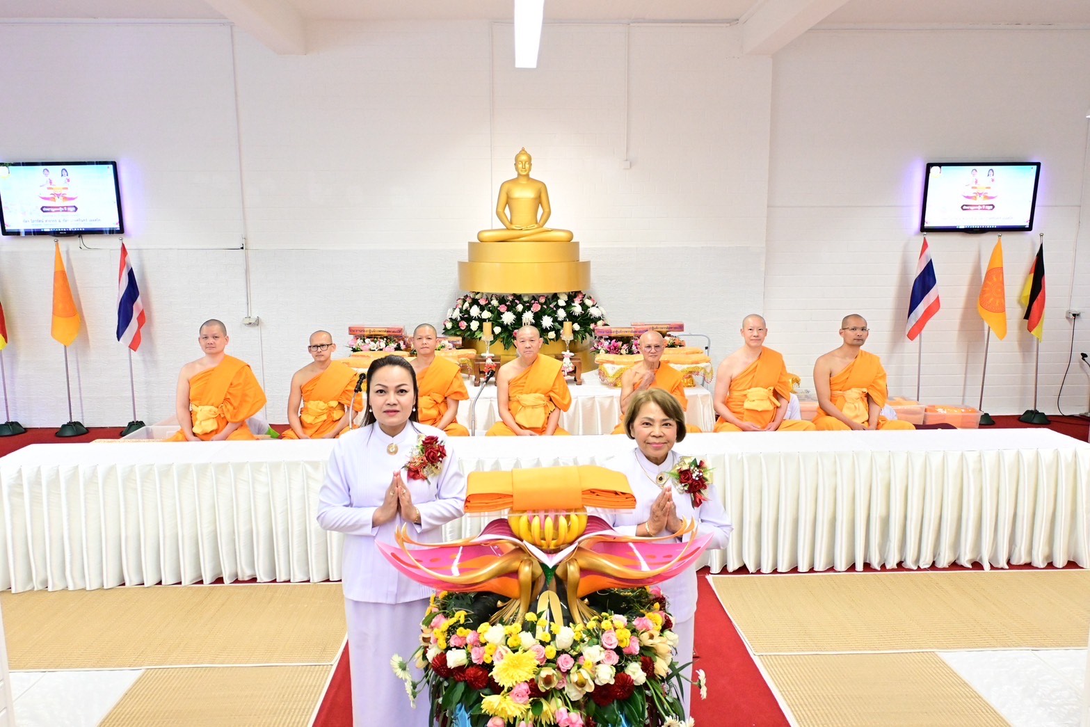 วัดพุทธนอร์ดไรน์-เวสท์ฟาเลน จัดพิธีทอดกฐินสามัคคี