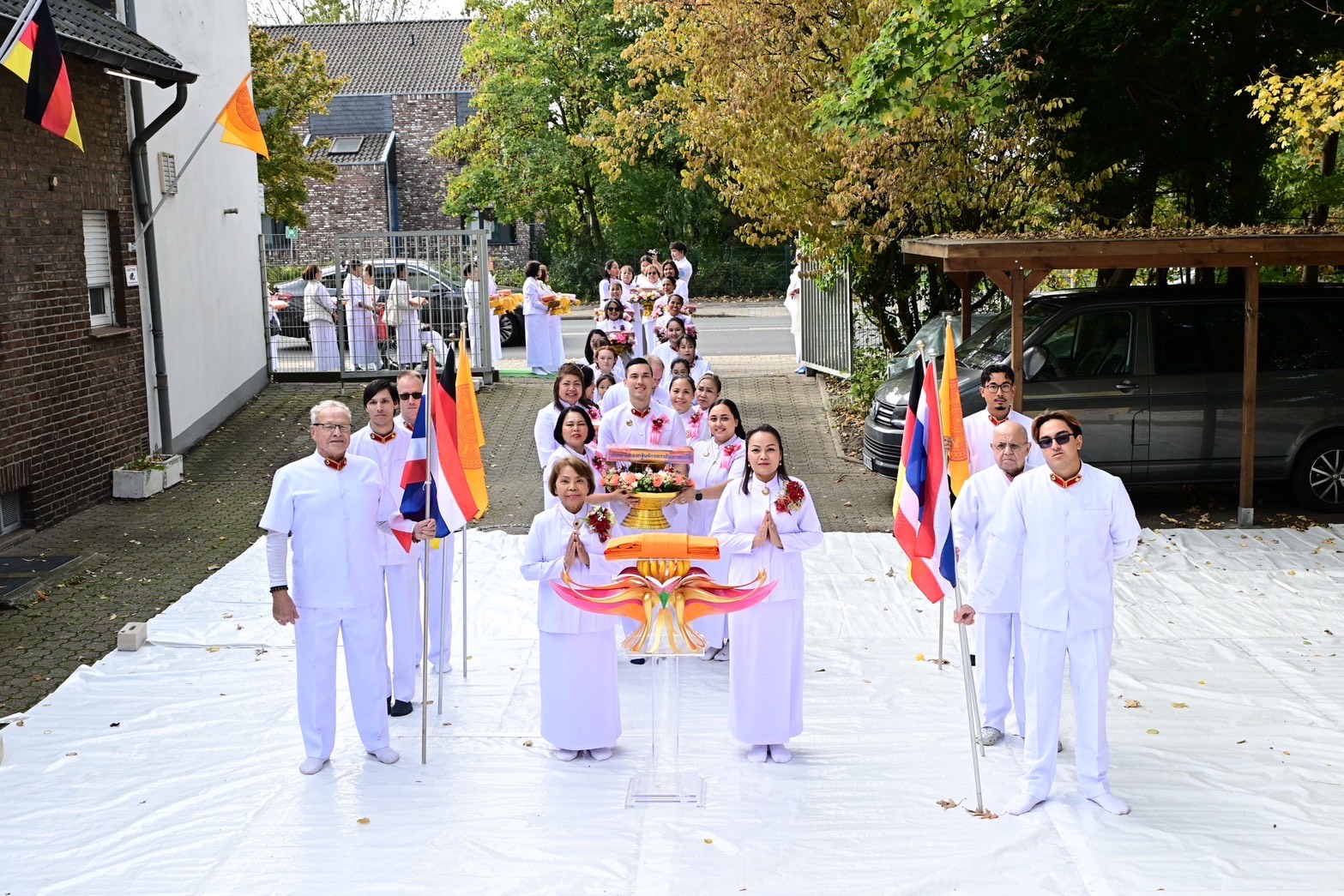 วัดพุทธนอร์ดไรน์-เวสท์ฟาเลน จัดพิธีทอดกฐินสามัคคี