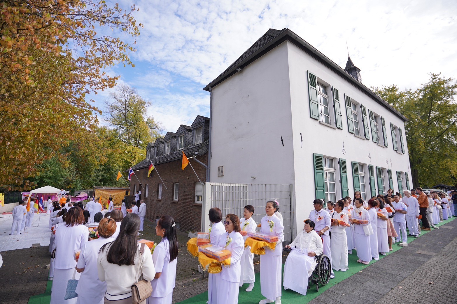 วัดพุทธนอร์ดไรน์-เวสท์ฟาเลน จัดพิธีทอดกฐินสามัคคี