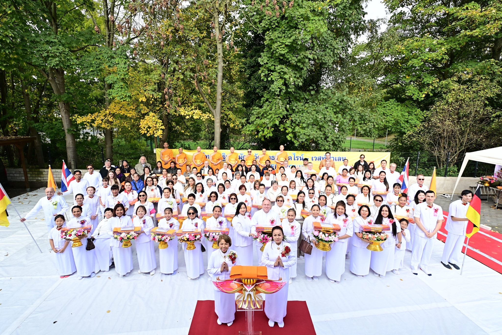 วัดพุทธนอร์ดไรน์-เวสท์ฟาเลน จัดพิธีทอดกฐินสามัคคี