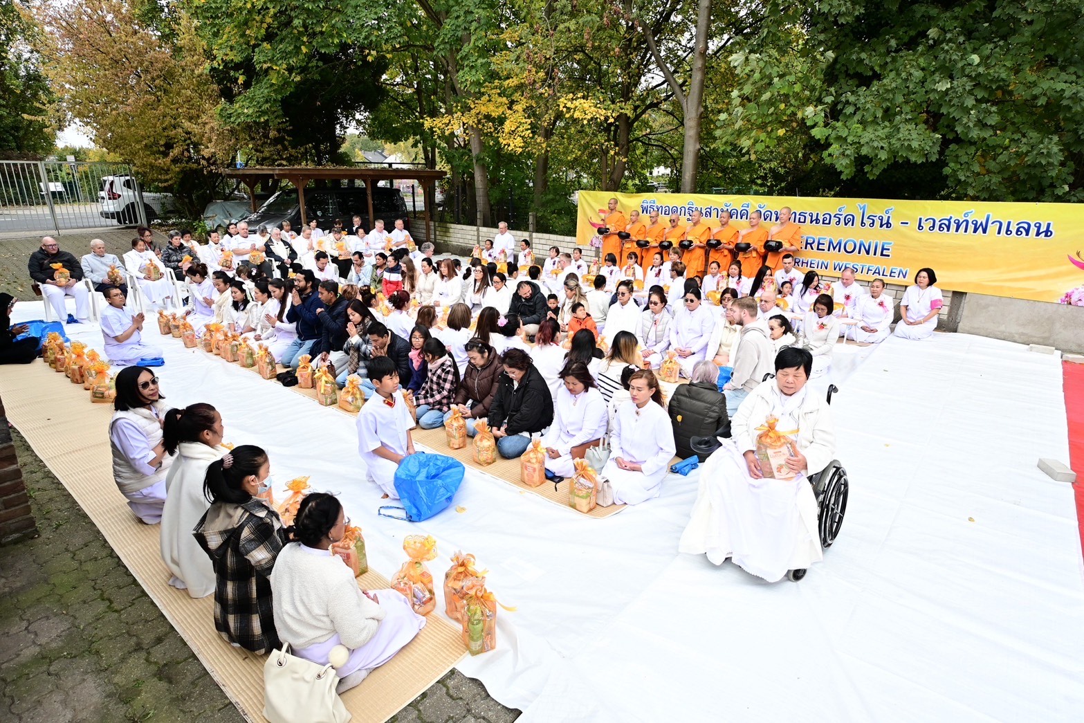 วัดพุทธนอร์ดไรน์-เวสท์ฟาเลน จัดพิธีทอดกฐินสามัคคี