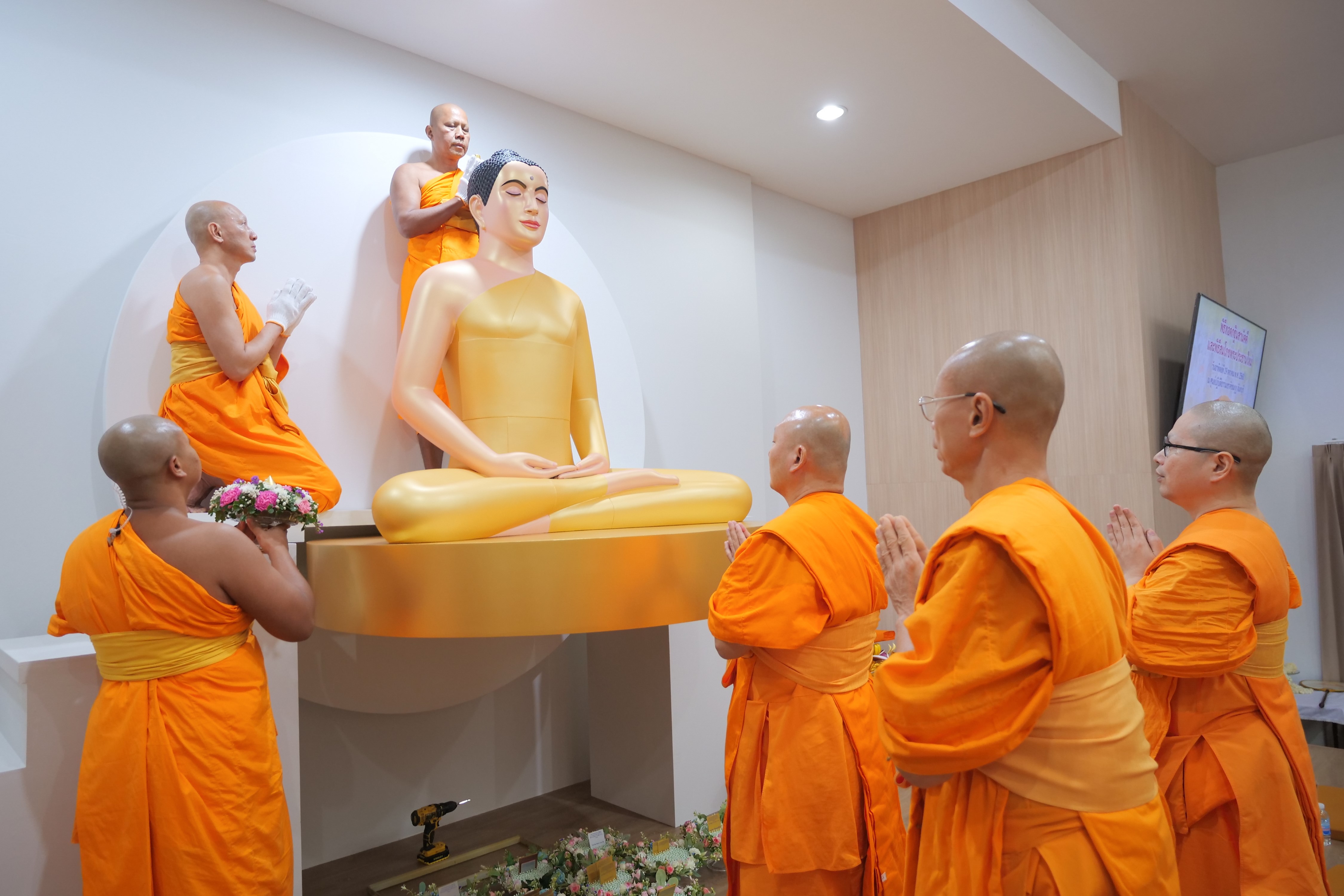 ศูนย์ปฏิบัติธรรมเขาคิชฌกูฏ จัดพิธีทอดกฐินสามัคคี