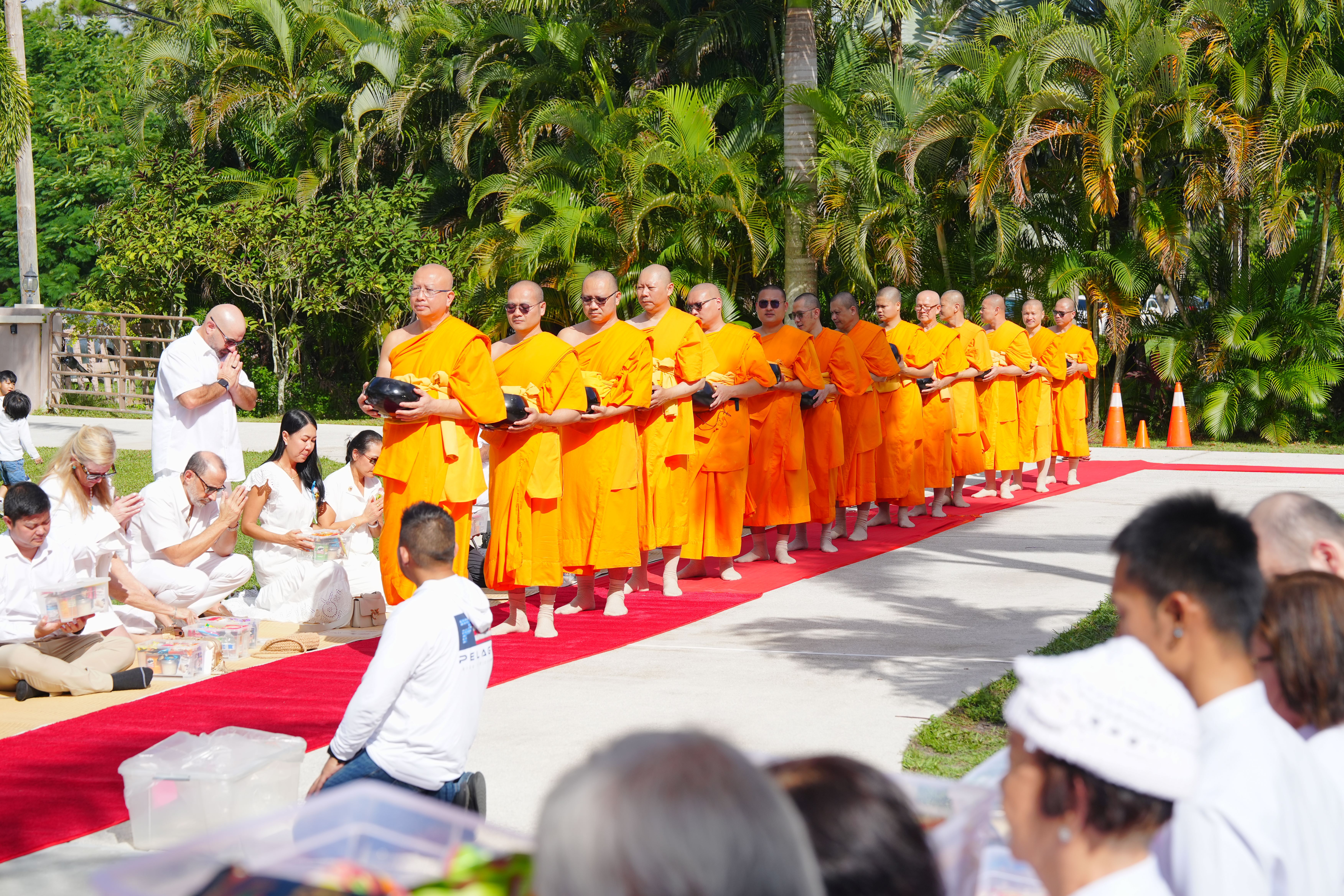 วัดพระธรรมกายปาล์มบีช จัดพิธีทอดกฐินสามัคคี