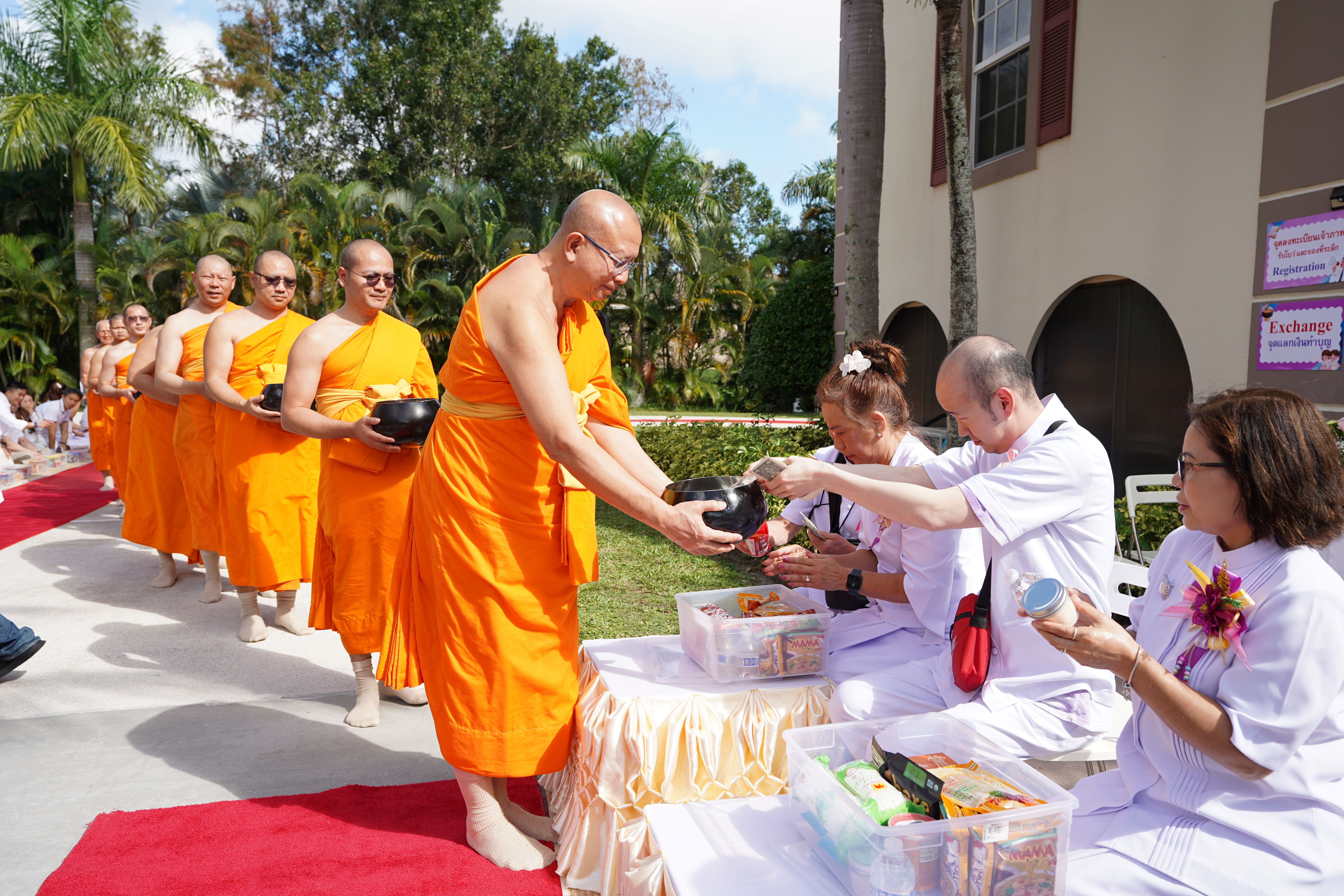 วัดพระธรรมกายปาล์มบีช จัดพิธีทอดกฐินสามัคคี