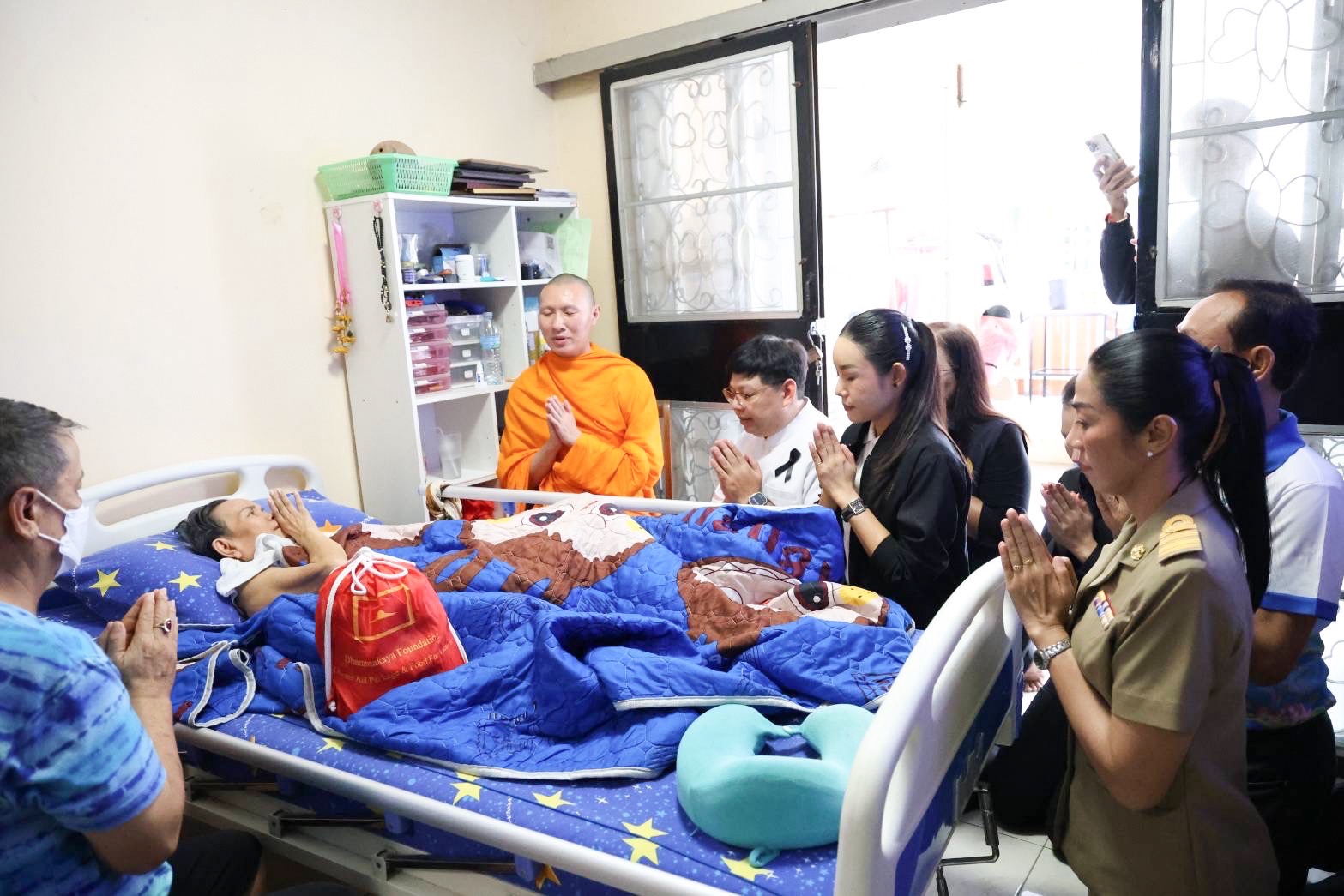 มอบถุงยังชีพช่วยเหลือผู้ประสบความยากลำบากในการดำเนินชีวิต